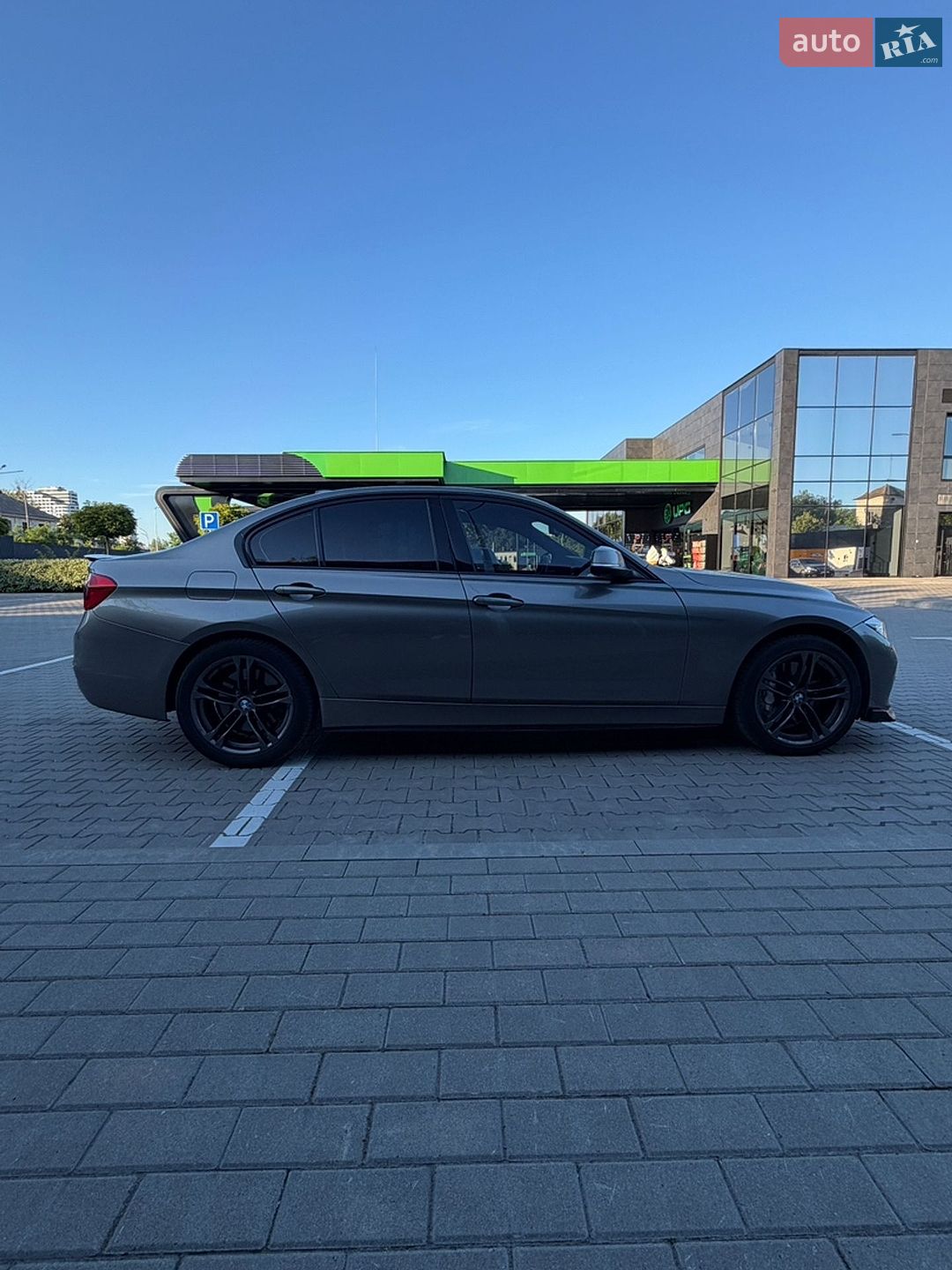 BMW 3 Series 2017 VIN WBA8B9G33HNU57141 фото оголошення 7 з 26