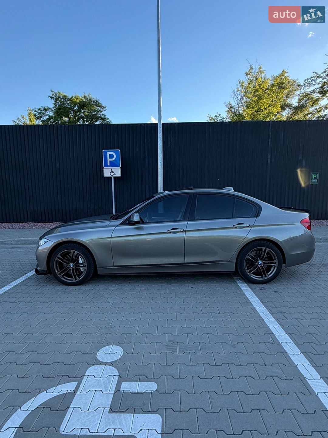 BMW 3 Series 2017 VIN WBA8B9G33HNU57141 фото оголошення 9 з 26