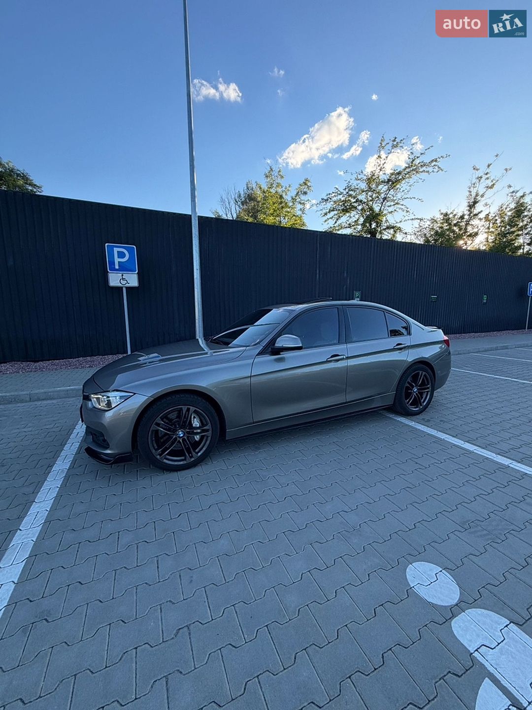 BMW 3 Series 2017 VIN WBA8B9G33HNU57141 фото оголошення 10 з 26