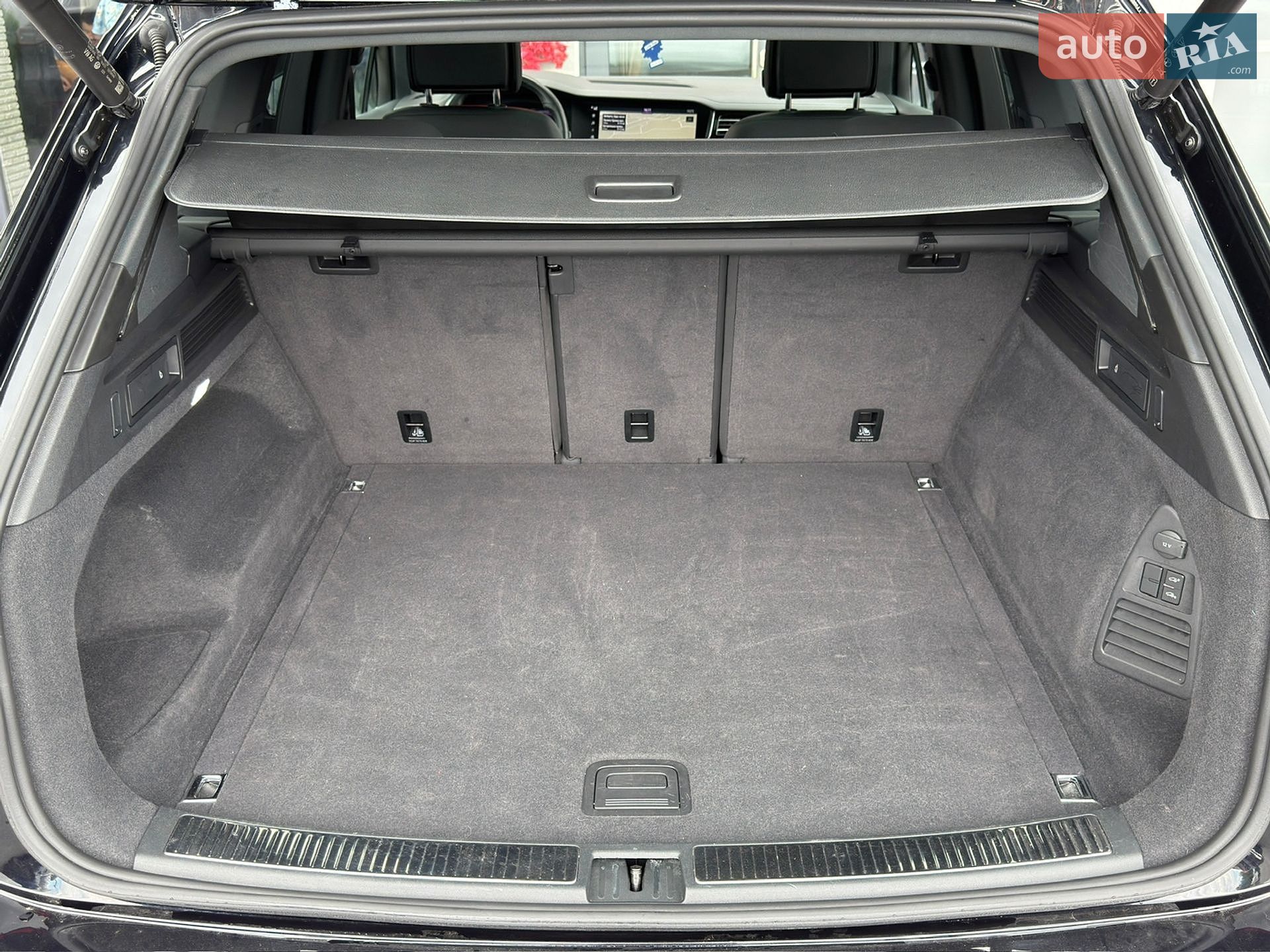 Volkswagen Touareg 2022 VIN WVGZZZCRZND017354 фото оголошення 14 з 63