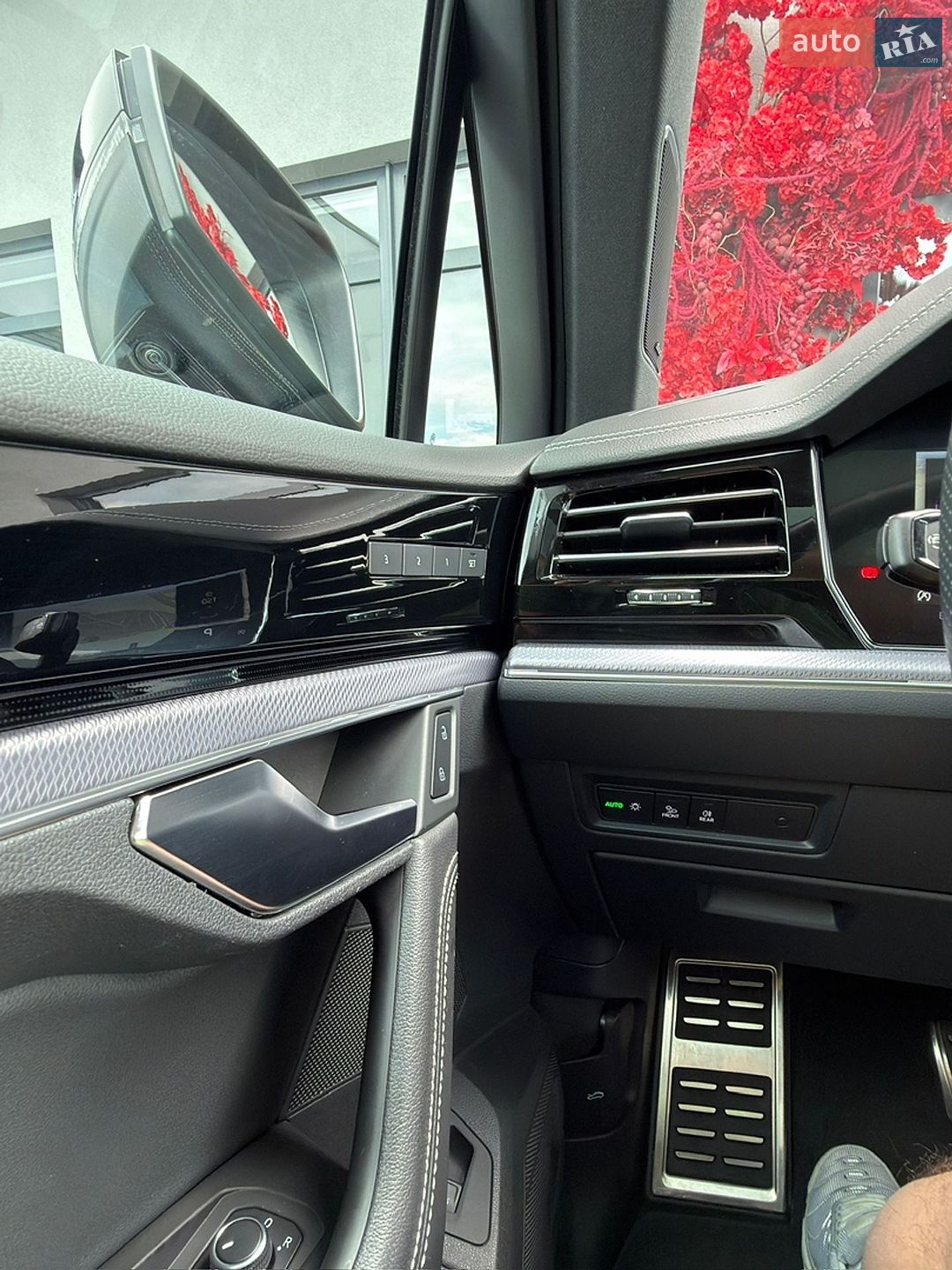 Volkswagen Touareg 2022 VIN WVGZZZCRZND017354 фото оголошення 22 з 63