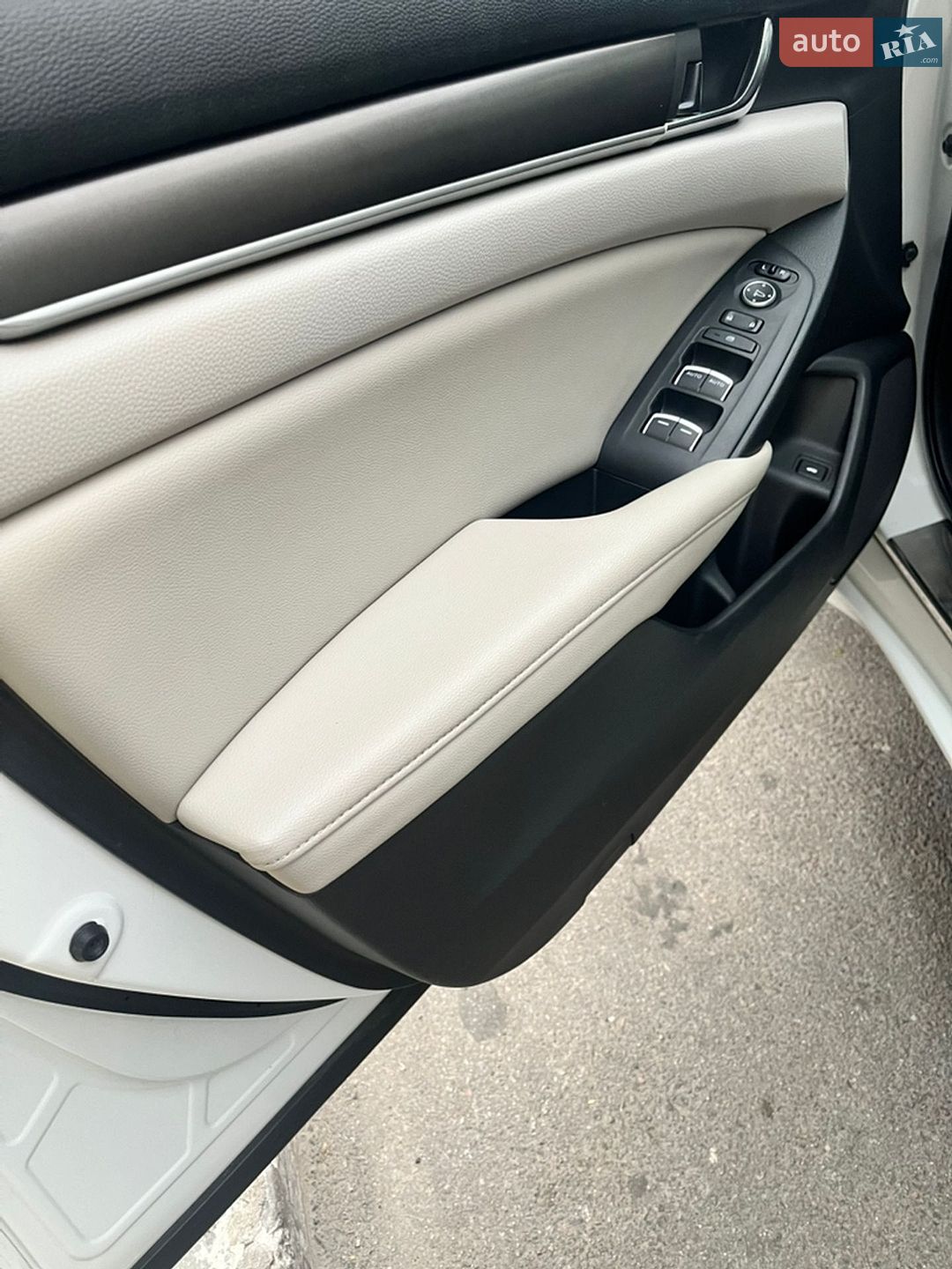Honda Accord 2018 VIN 1HGCV1F16KA011927 фото оголошення 21 з 25