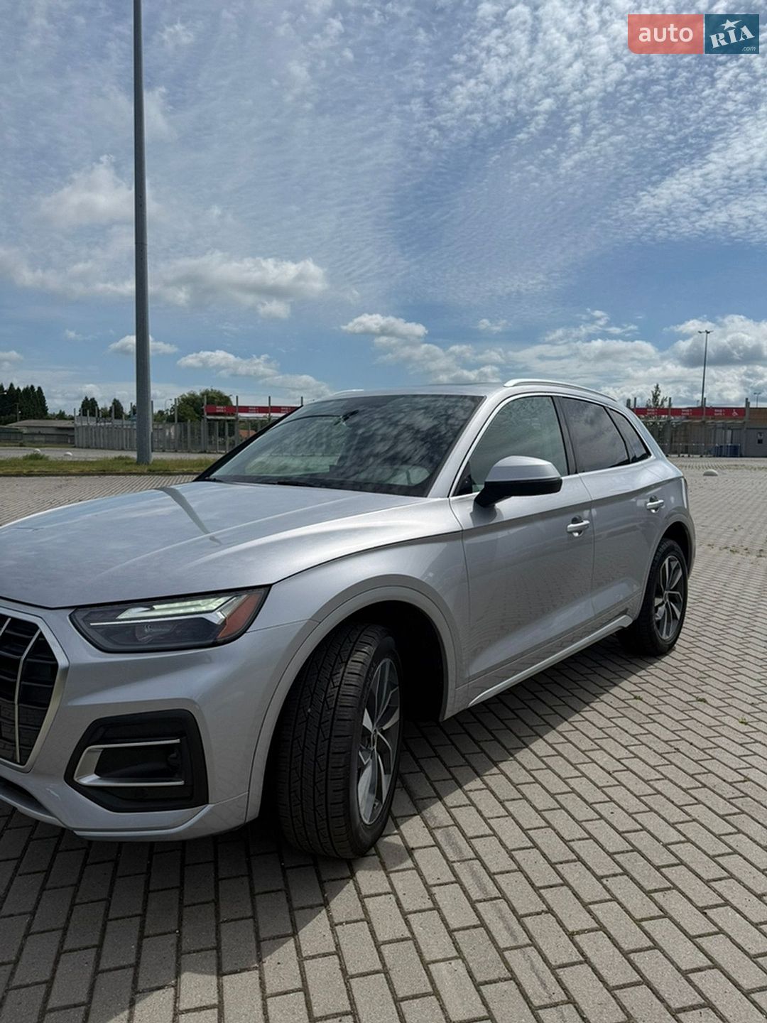 Audi Q5 2020 VIN WA1AAAFY5M2014114 фото оголошення 3 з 38
