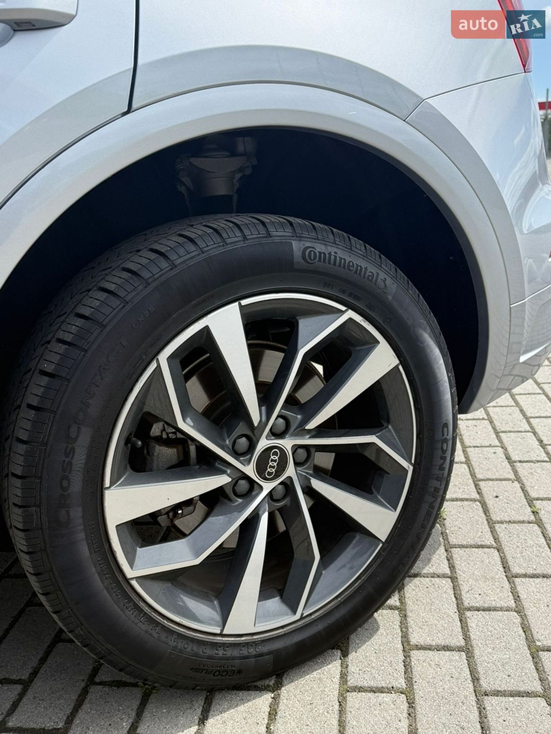 Audi Q5 2020 VIN WA1AAAFY5M2014114 фото оголошення 4 з 38