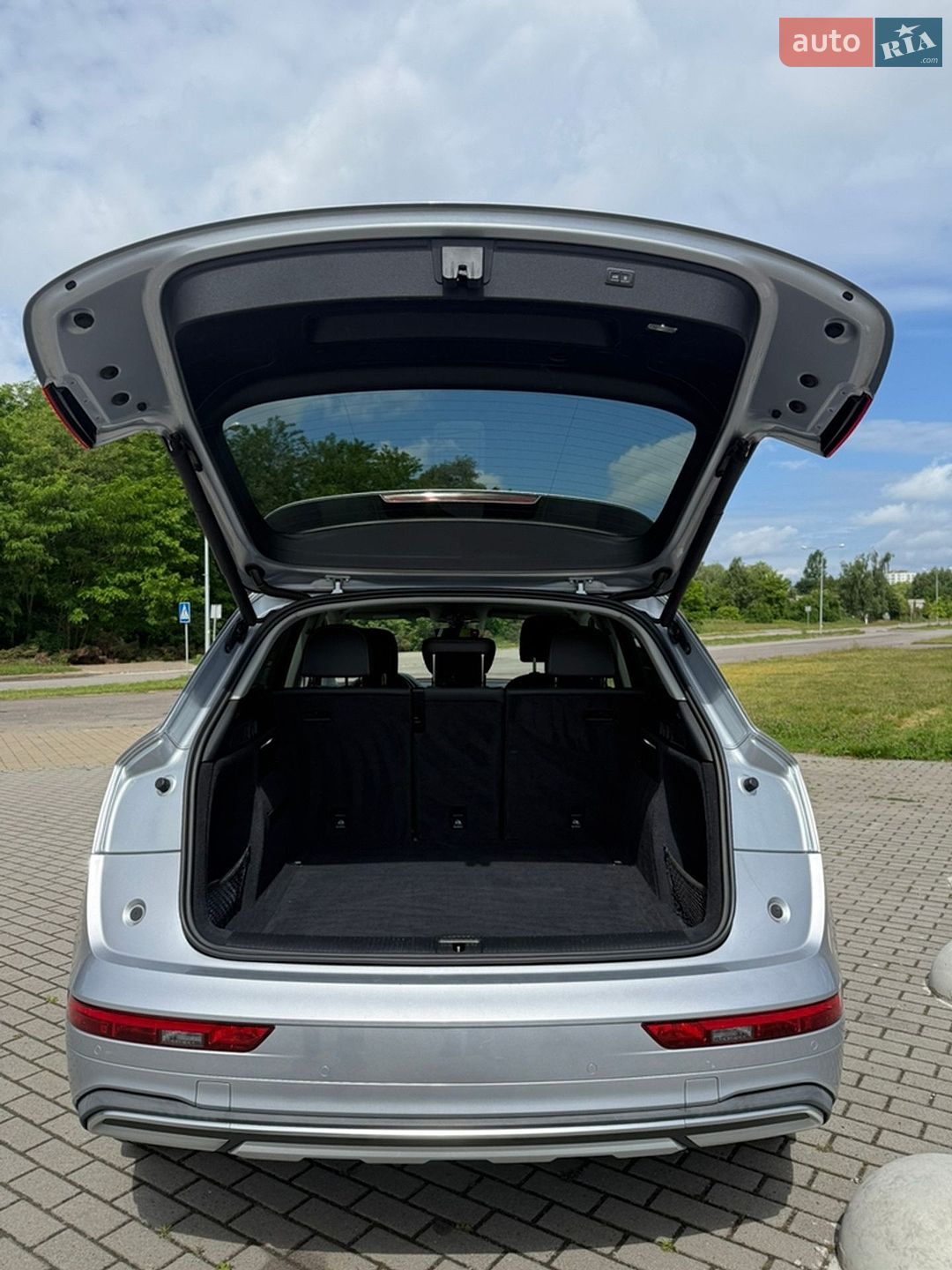 Audi Q5 2020 VIN WA1AAAFY5M2014114 фото оголошення 11 з 38