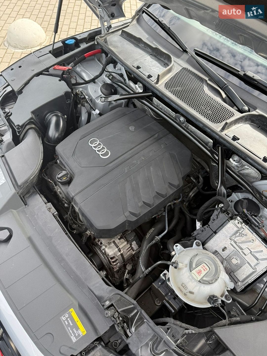 Audi Q5 2020 VIN WA1AAAFY5M2014114 фото оголошення 14 з 38
