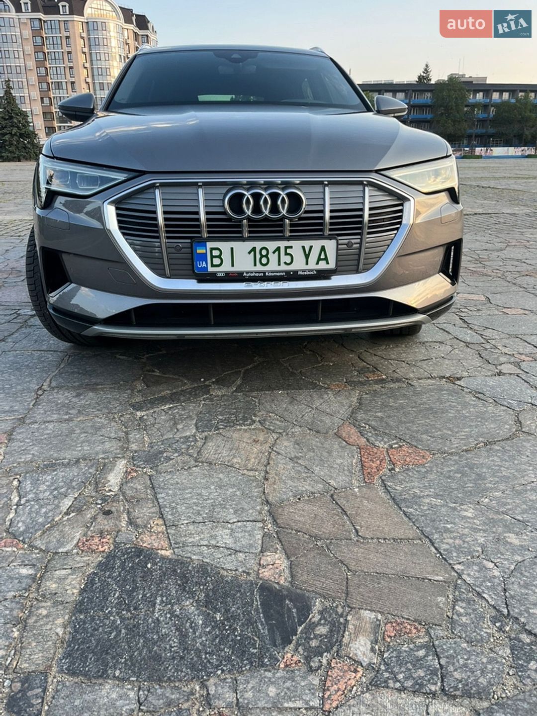 Audi e-tron 2019 VIN WAUZZZGE6KB008014 фото оголошення 4 з 48