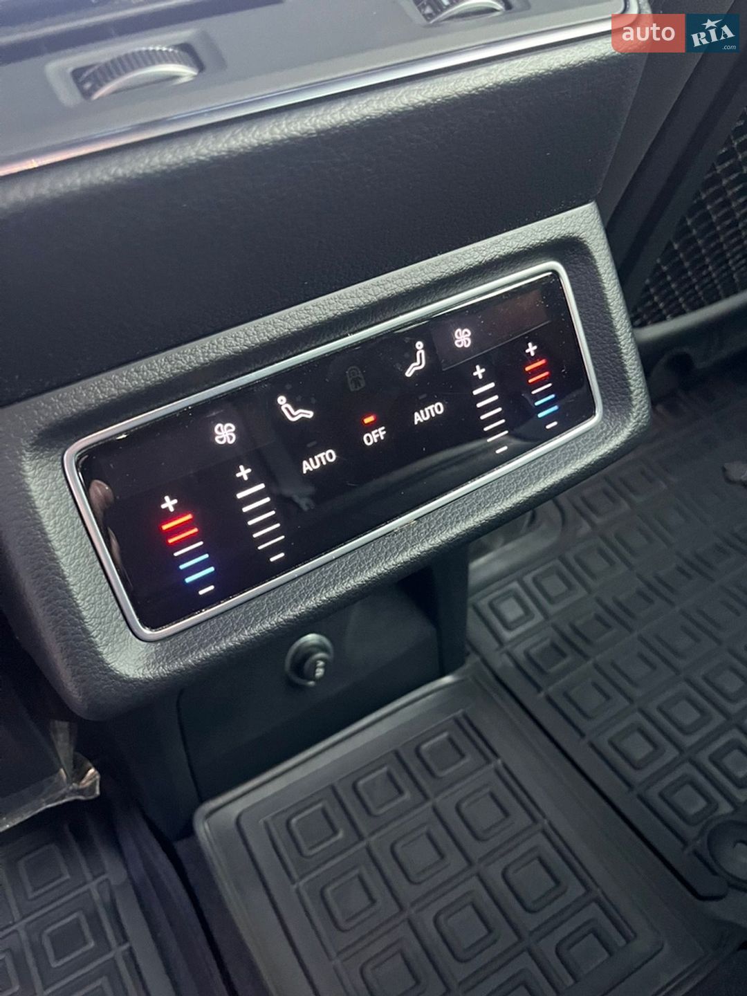 Audi e-tron 2019 VIN WAUZZZGE6KB008014 фото оголошення 10 з 48