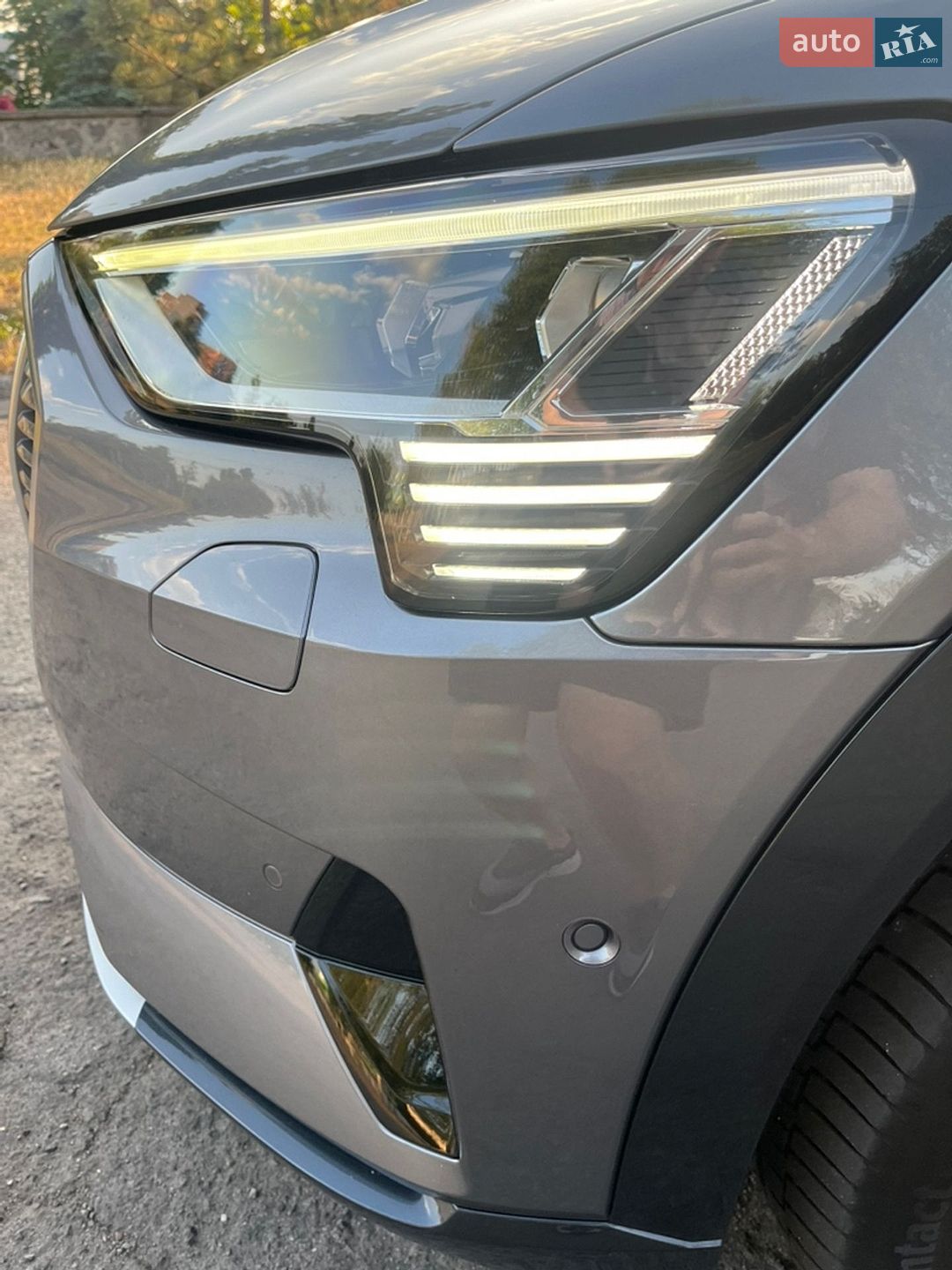 Audi e-tron 2019 VIN WAUZZZGE6KB008014 фото оголошення 11 з 48