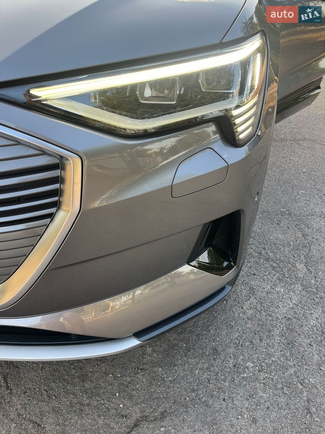 Audi e-tron 2019 VIN WAUZZZGE6KB008014 фото оголошення 12 з 48