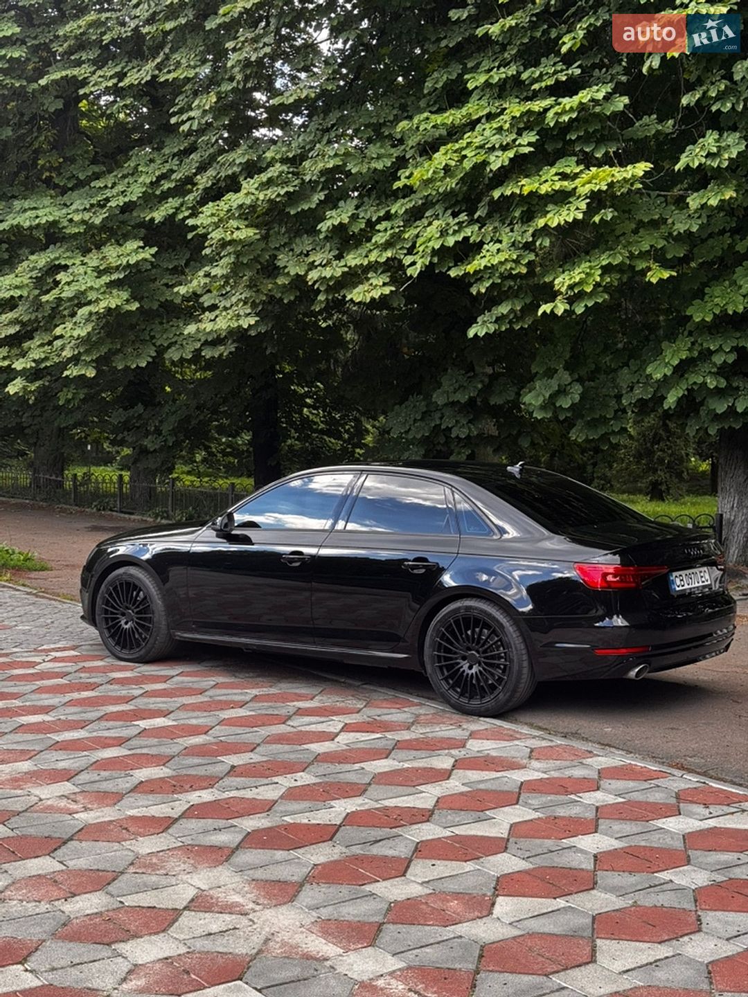 Audi A4 2017 VIN WAUANAF42HN019196 фото оголошення 4 з 24