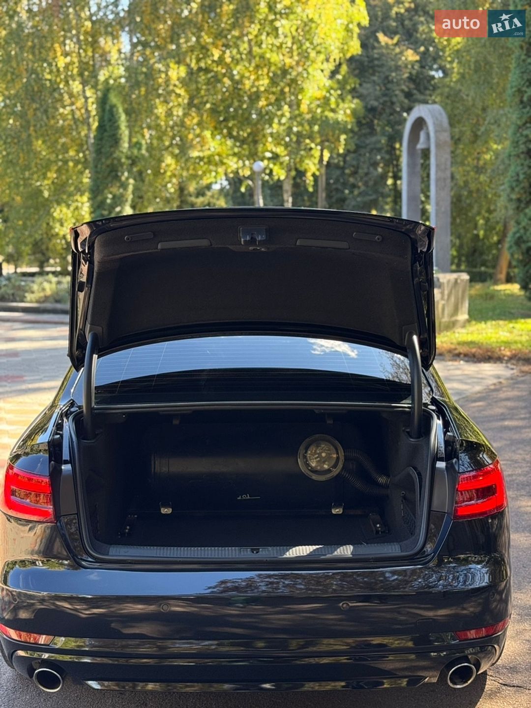 Audi A4 2017 VIN WAUANAF42HN019196 фото оголошення 16 з 24