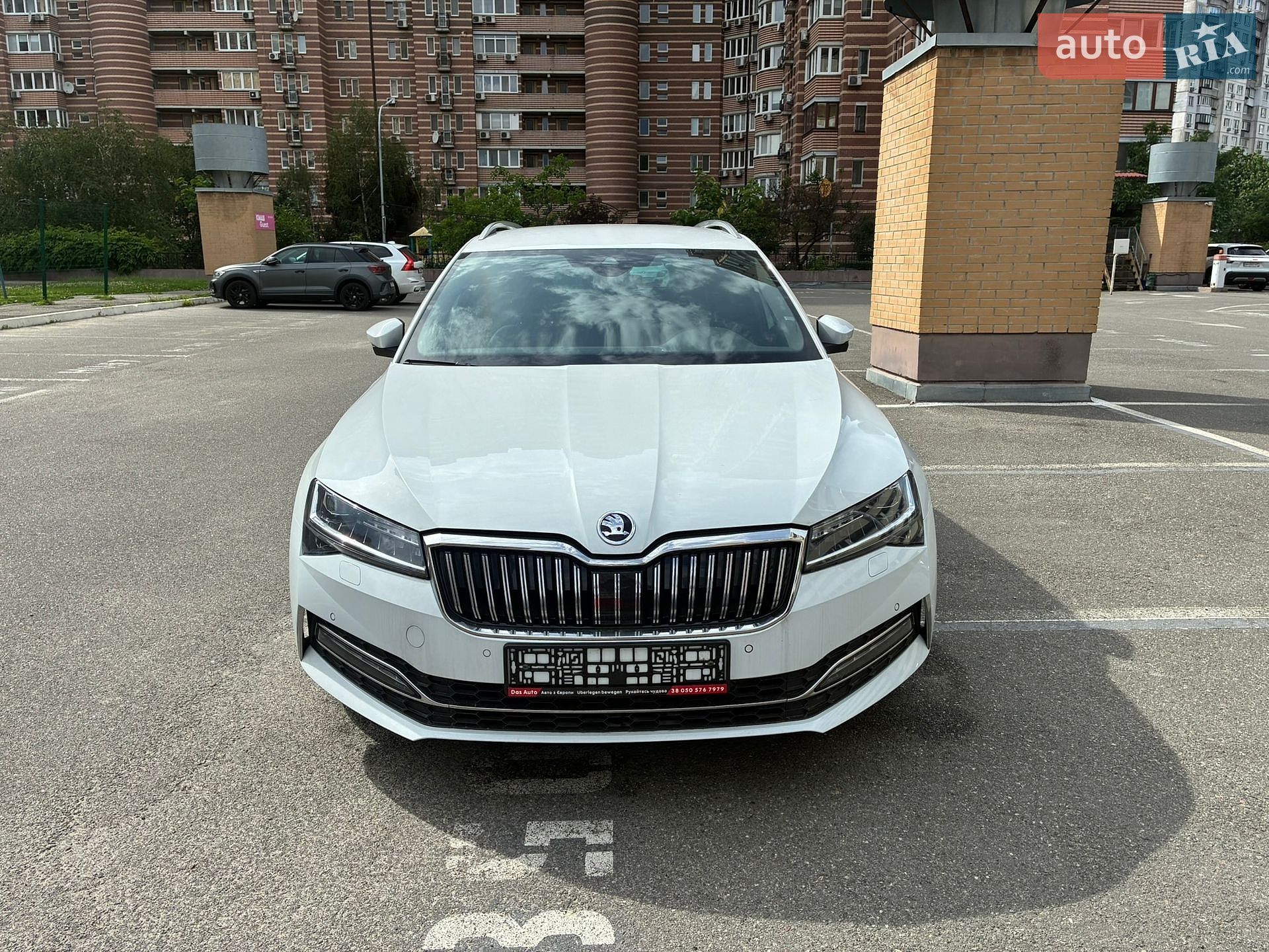 Skoda Superb 2023 VIN TMBLR7NPXP7018461 фото оголошення 4 з 177