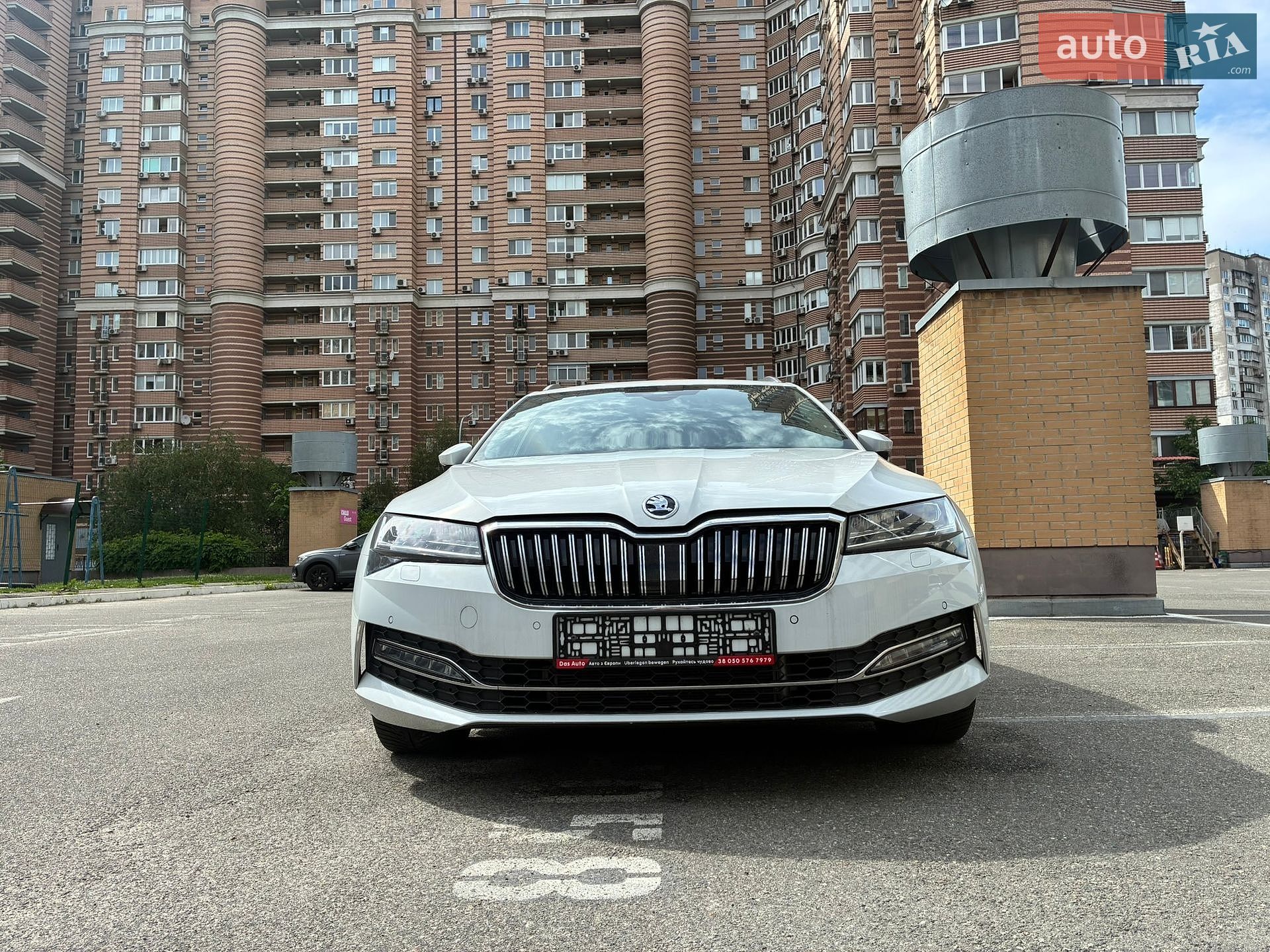 Skoda Superb 2023 VIN TMBLR7NPXP7018461 фото оголошення 7 з 177