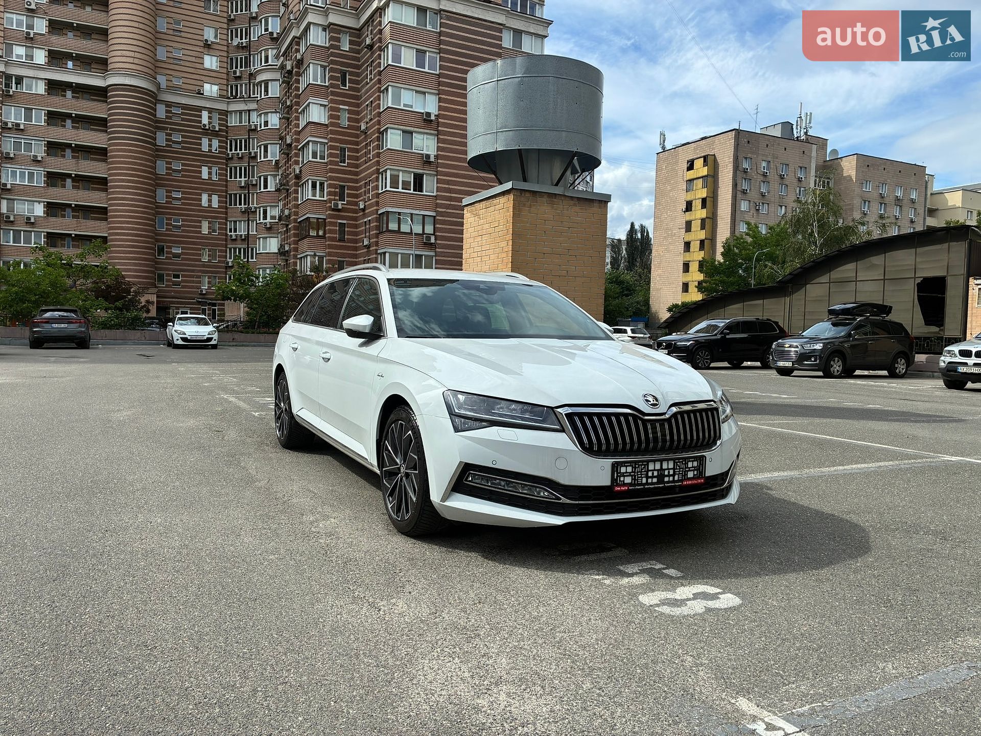 Skoda Superb 2023 VIN TMBLR7NPXP7018461 фото оголошення 10 з 177