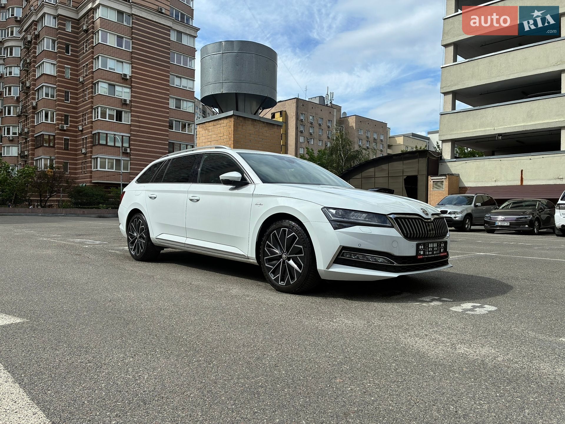 Skoda Superb 2023 VIN TMBLR7NPXP7018461 фото оголошення 12 з 177