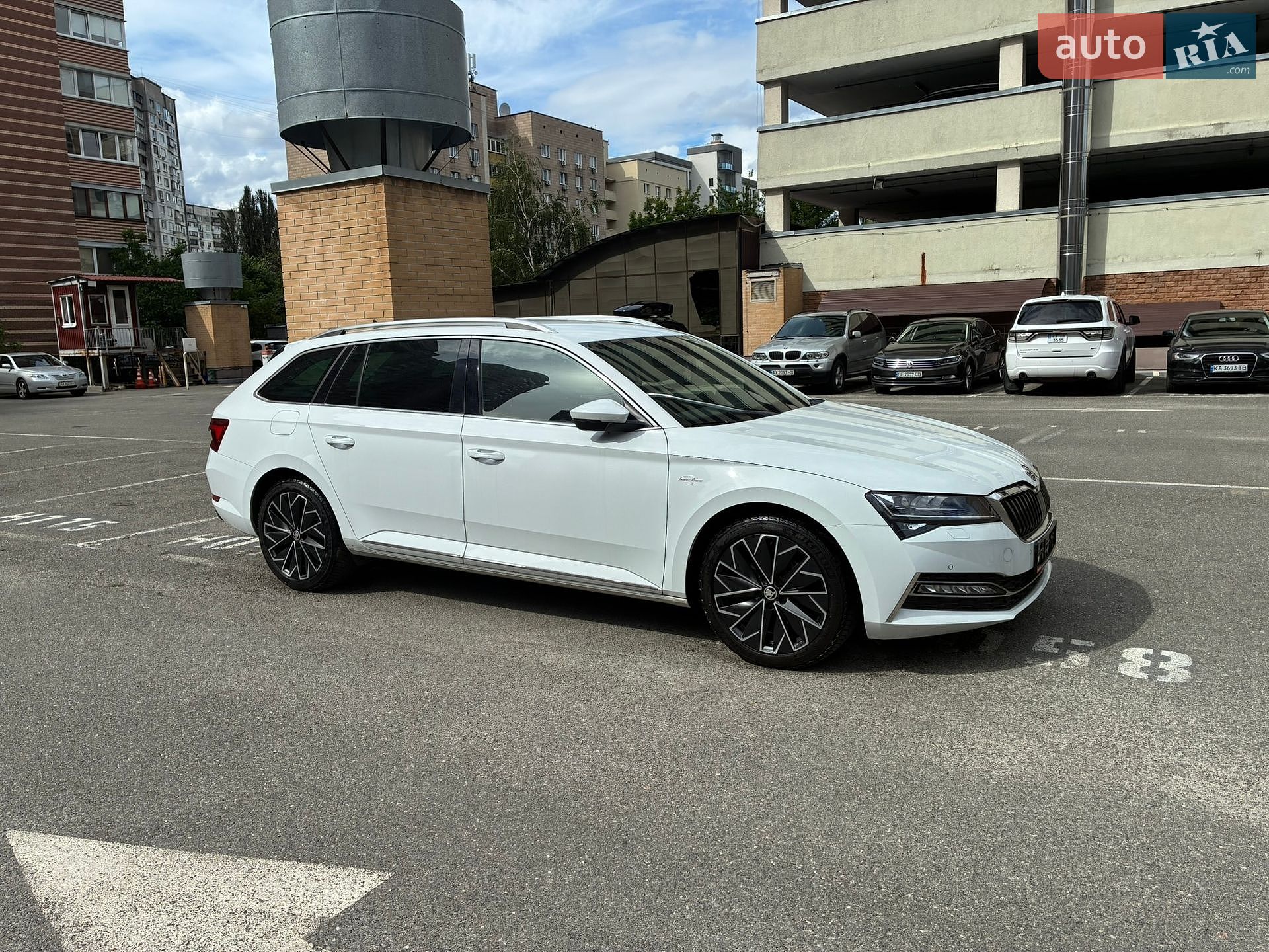 Skoda Superb 2023 VIN TMBLR7NPXP7018461 фото оголошення 13 з 177