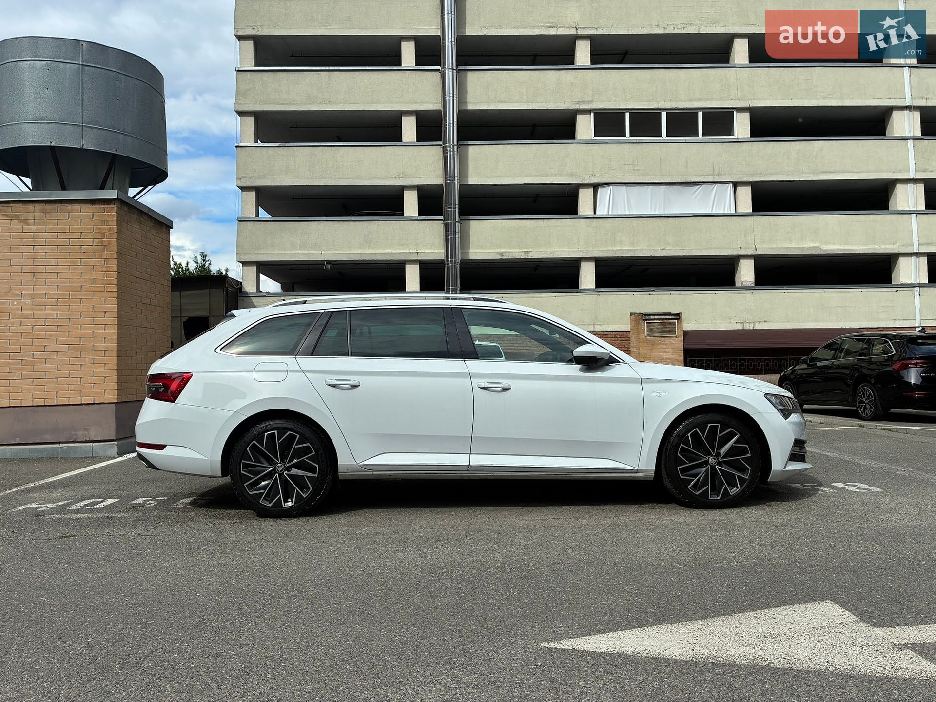 Skoda Superb 2023 VIN TMBLR7NPXP7018461 фото оголошення 14 з 177