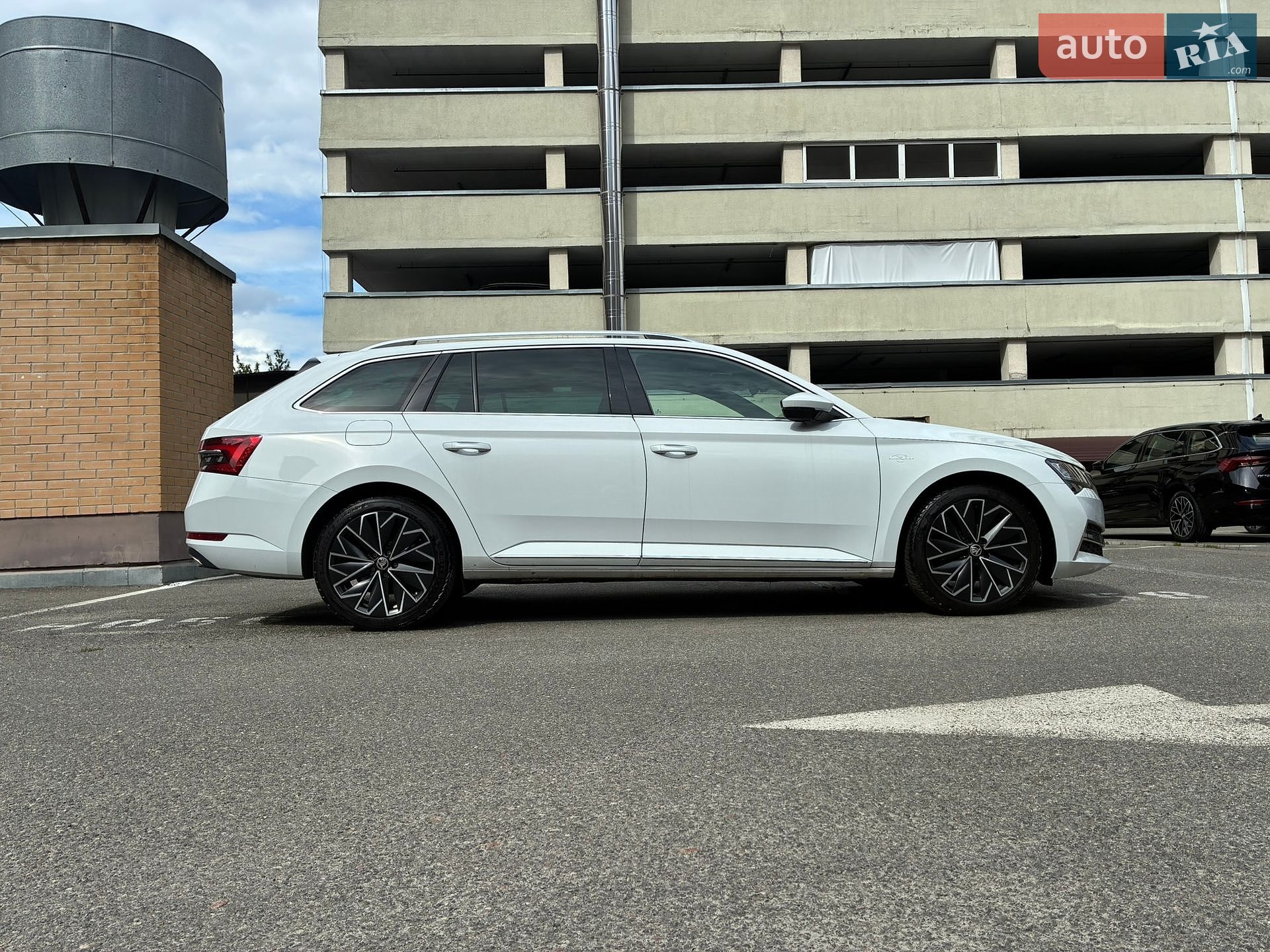 Skoda Superb 2023 VIN TMBLR7NPXP7018461 фото оголошення 15 з 177