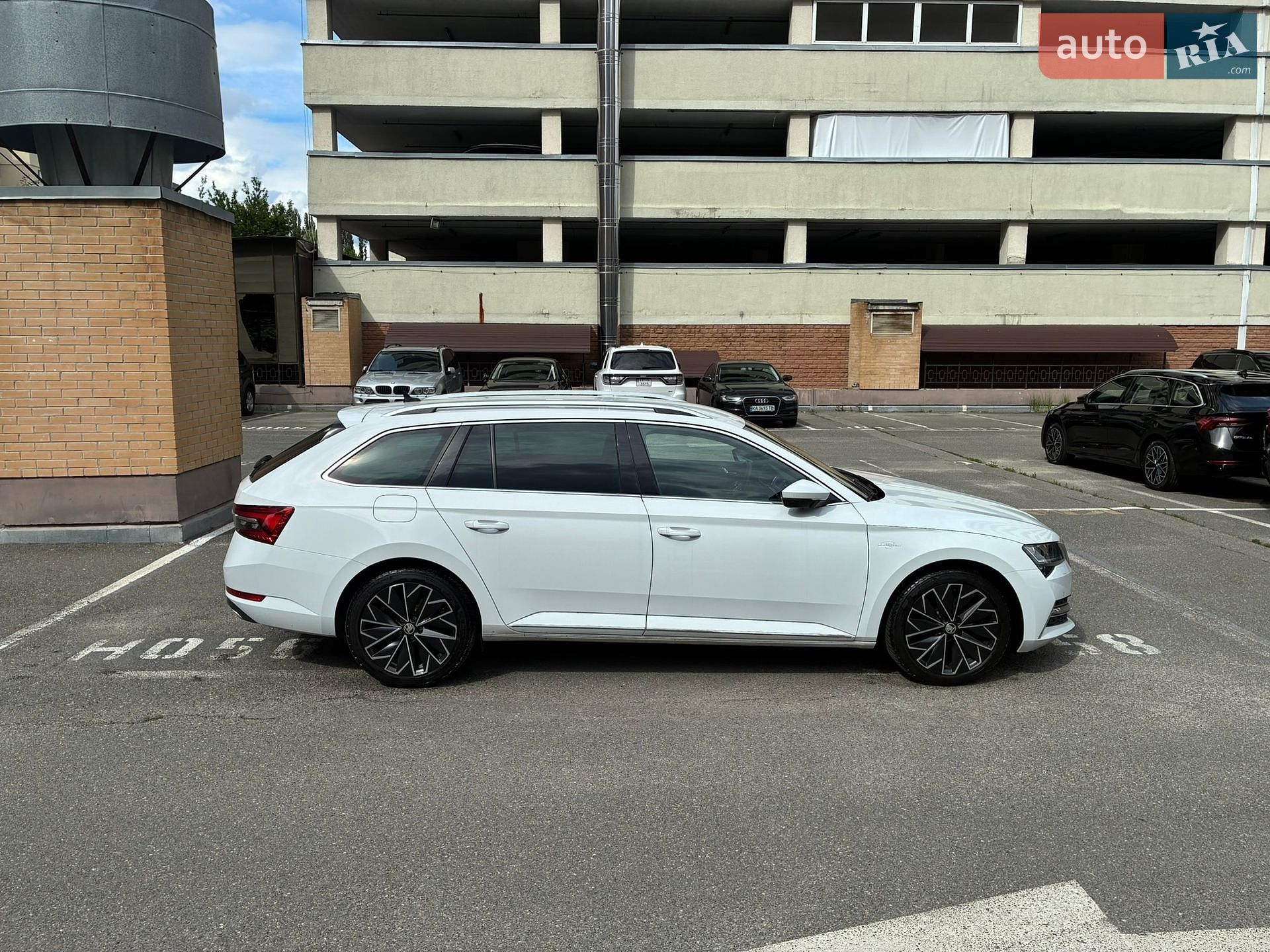 Skoda Superb 2023 VIN TMBLR7NPXP7018461 фото оголошення 16 з 177