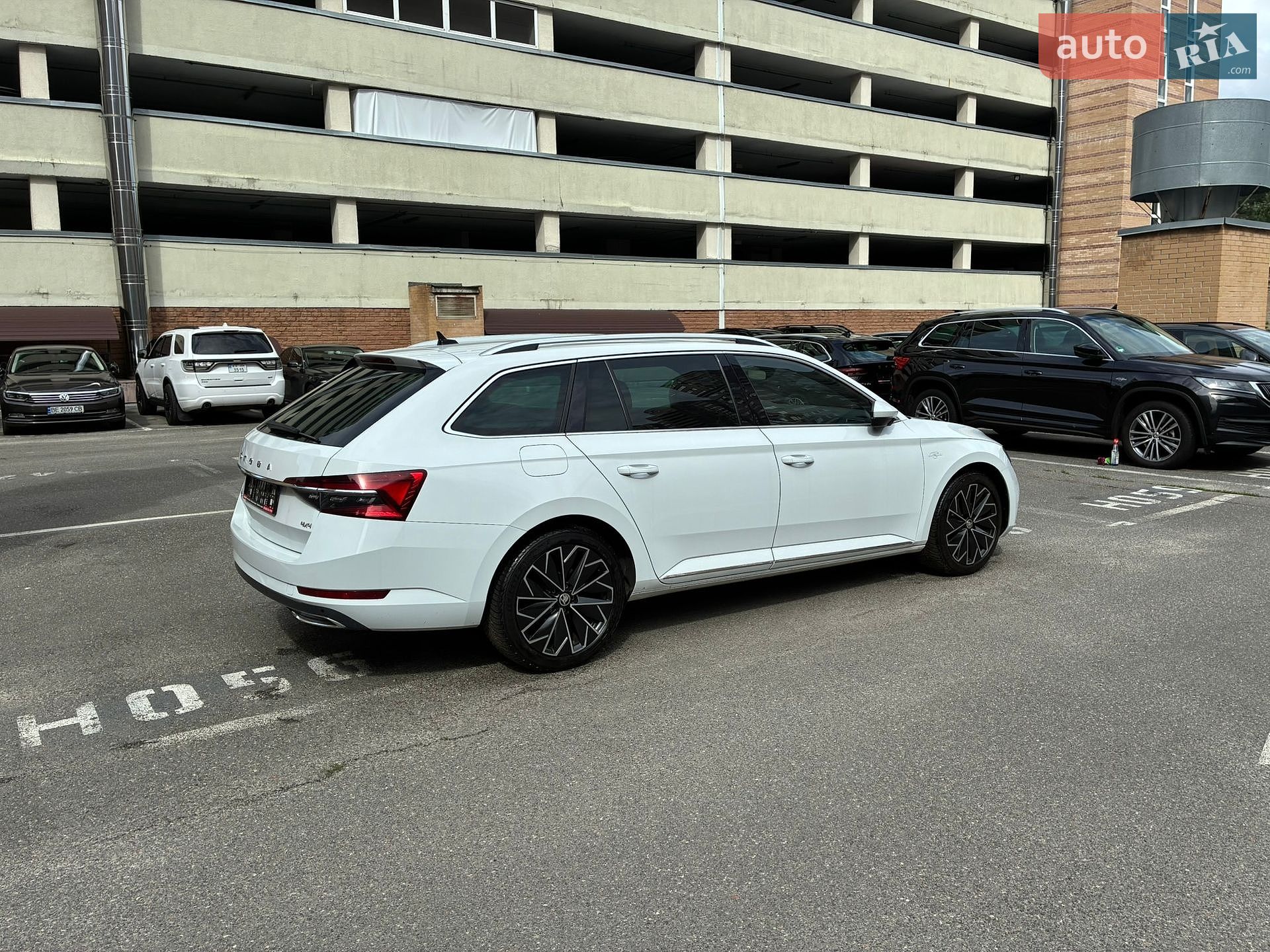 Skoda Superb 2023 VIN TMBLR7NPXP7018461 фото оголошення 17 з 177