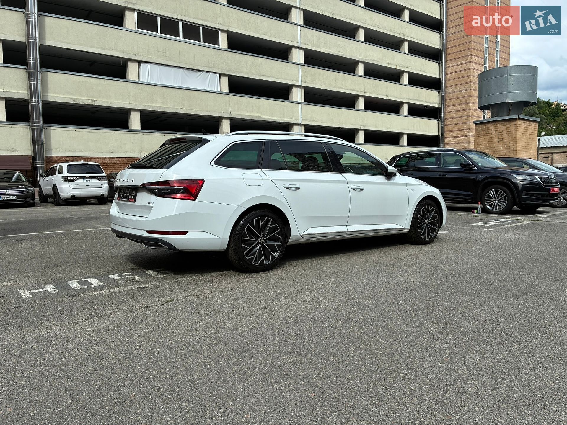Skoda Superb 2023 VIN TMBLR7NPXP7018461 фото оголошення 18 з 177
