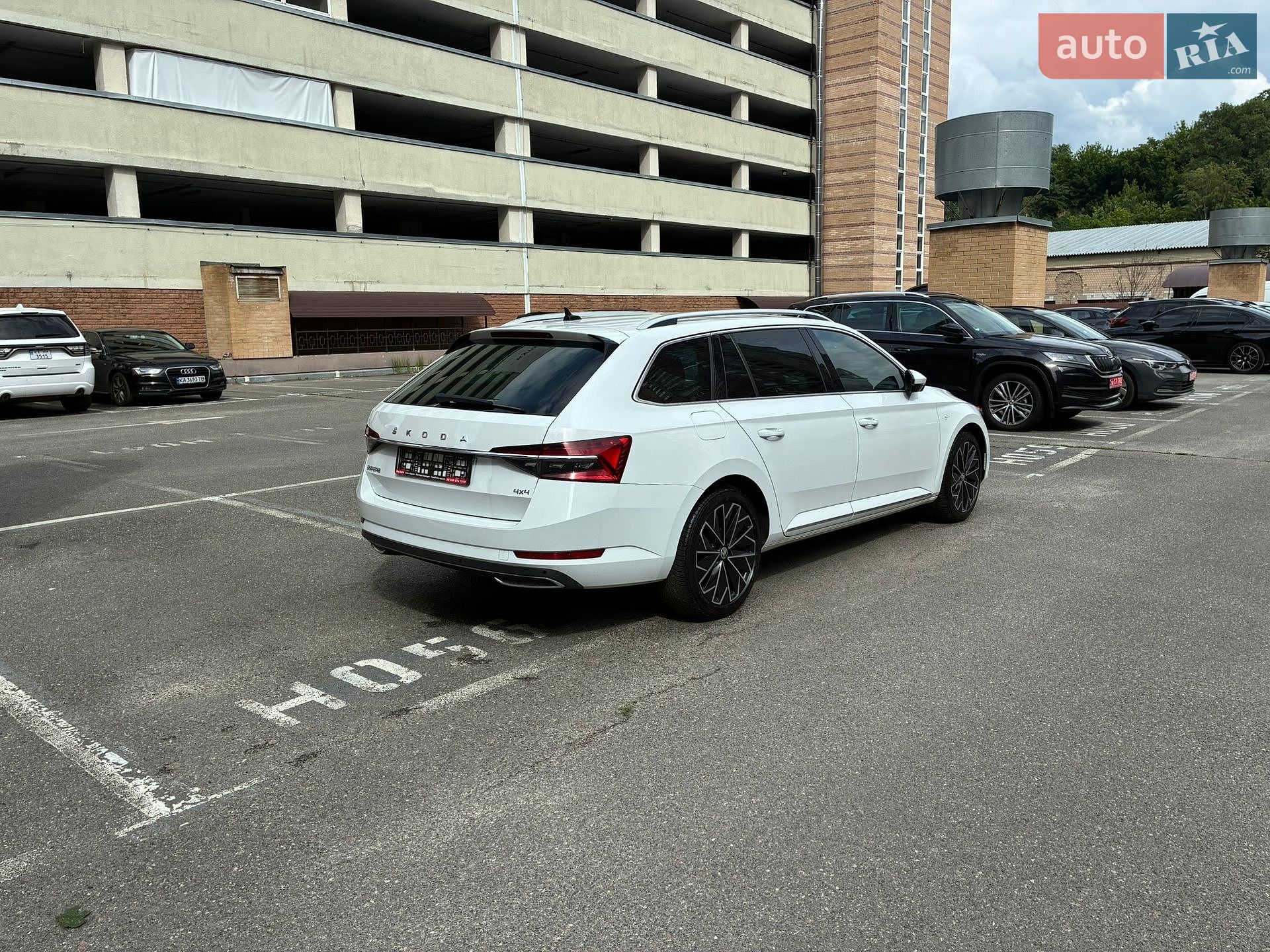 Skoda Superb 2023 VIN TMBLR7NPXP7018461 фото оголошення 19 з 177