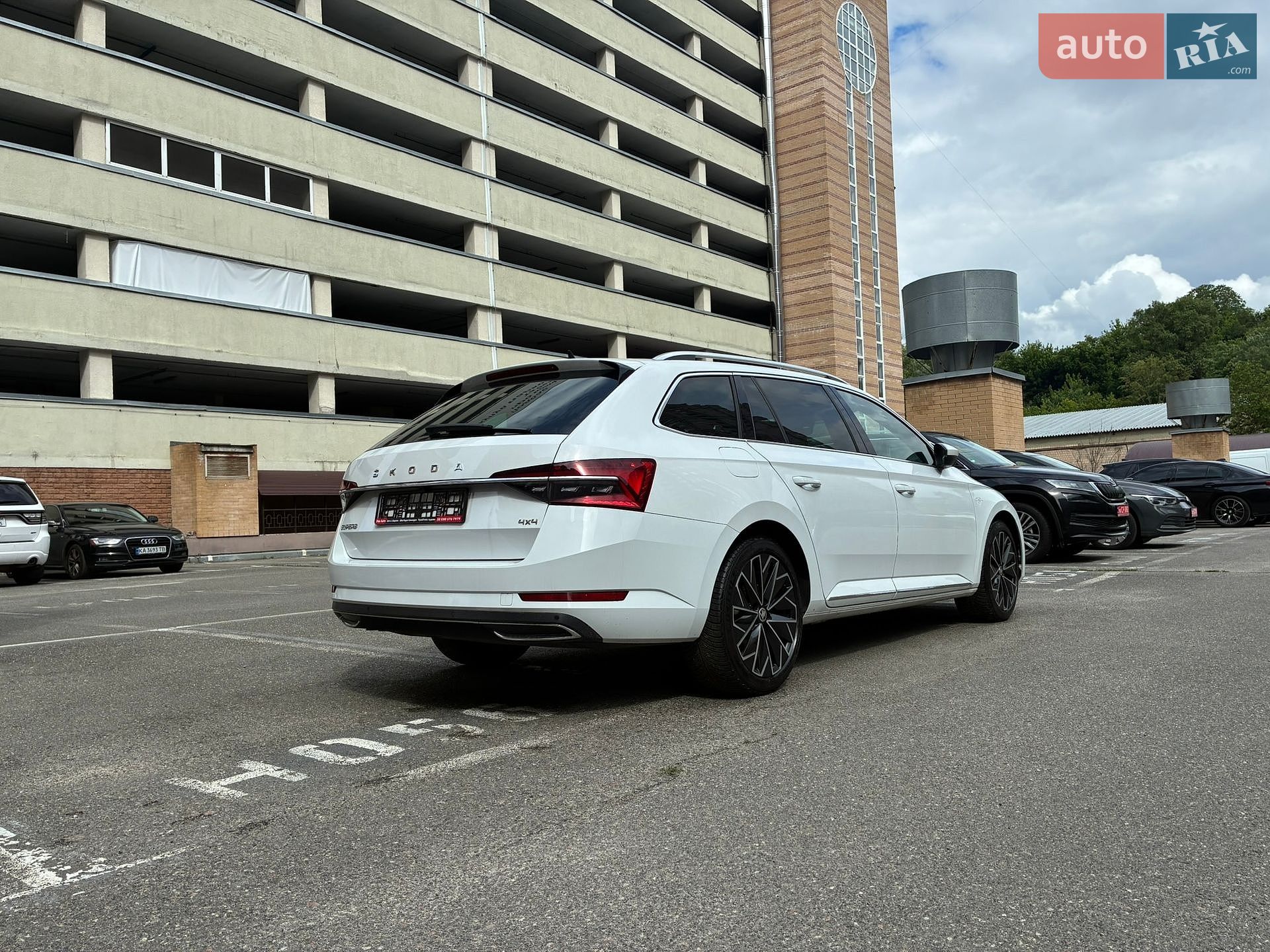 Skoda Superb 2023 VIN TMBLR7NPXP7018461 фото оголошення 20 з 177
