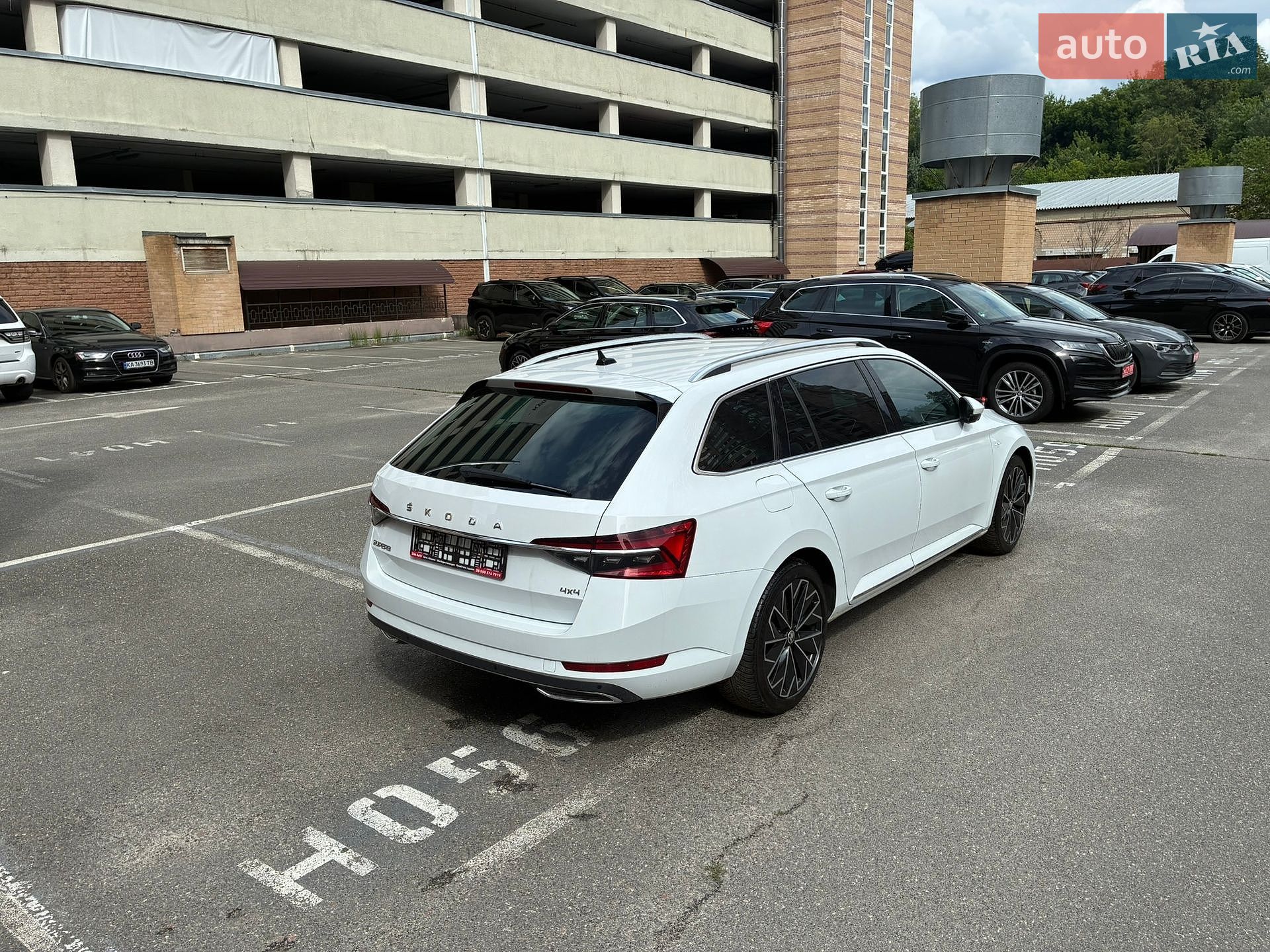 Skoda Superb 2023 VIN TMBLR7NPXP7018461 фото оголошення 21 з 177