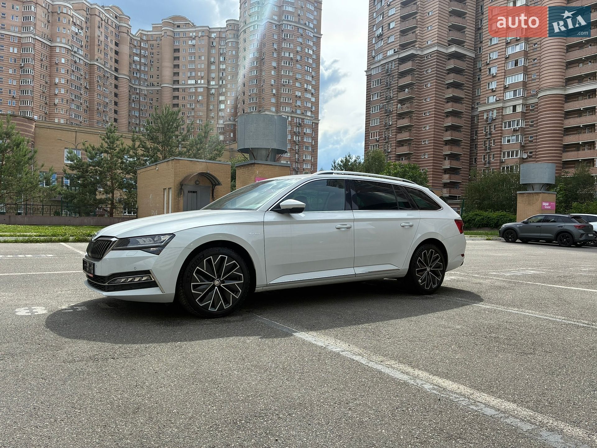 Skoda Superb 2023 VIN TMBLR7NPXP7018461 фото оголошення 32 з 177