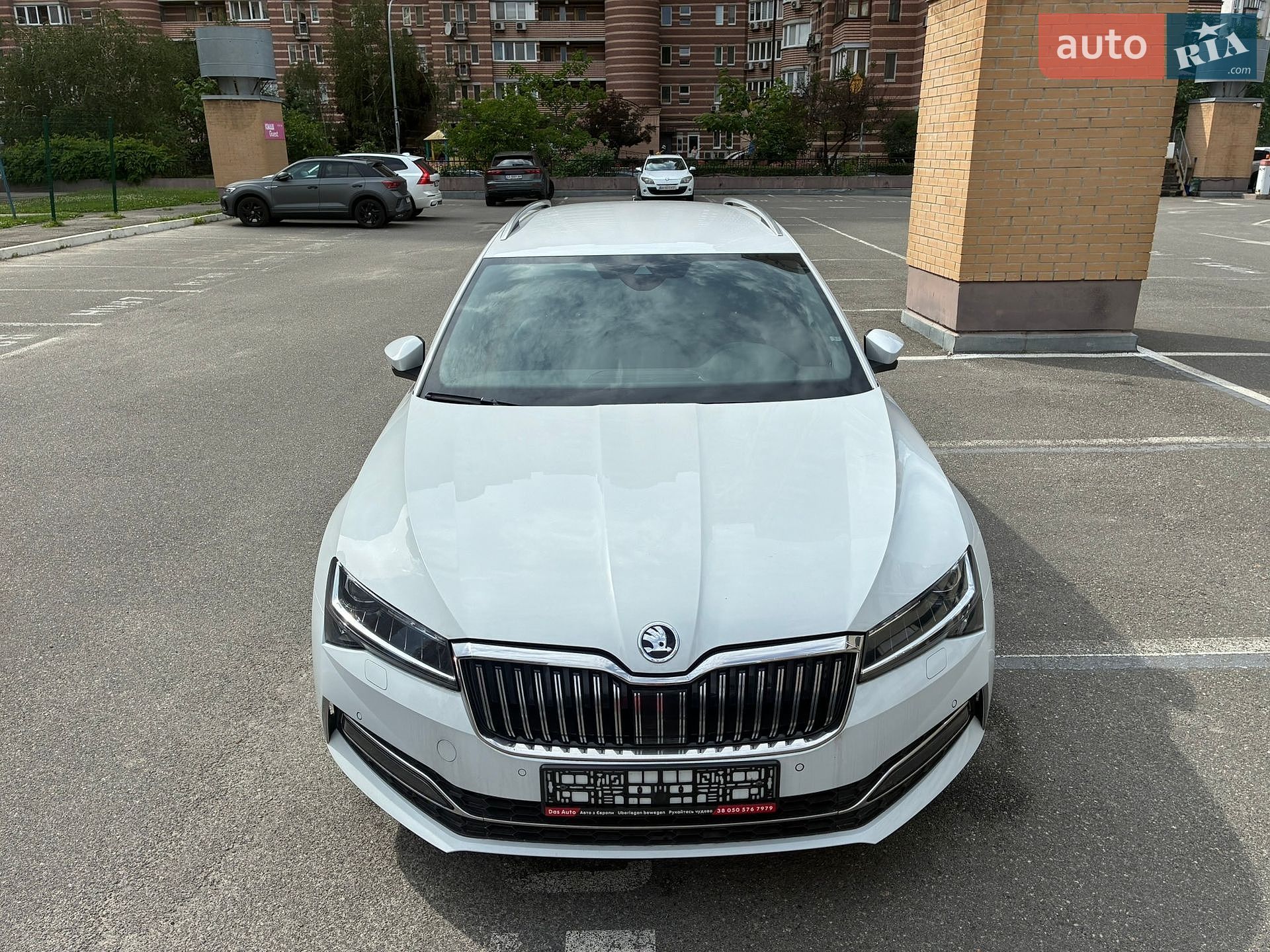 Skoda Superb 2023 VIN TMBLR7NPXP7018461 фото оголошення 3 з 177