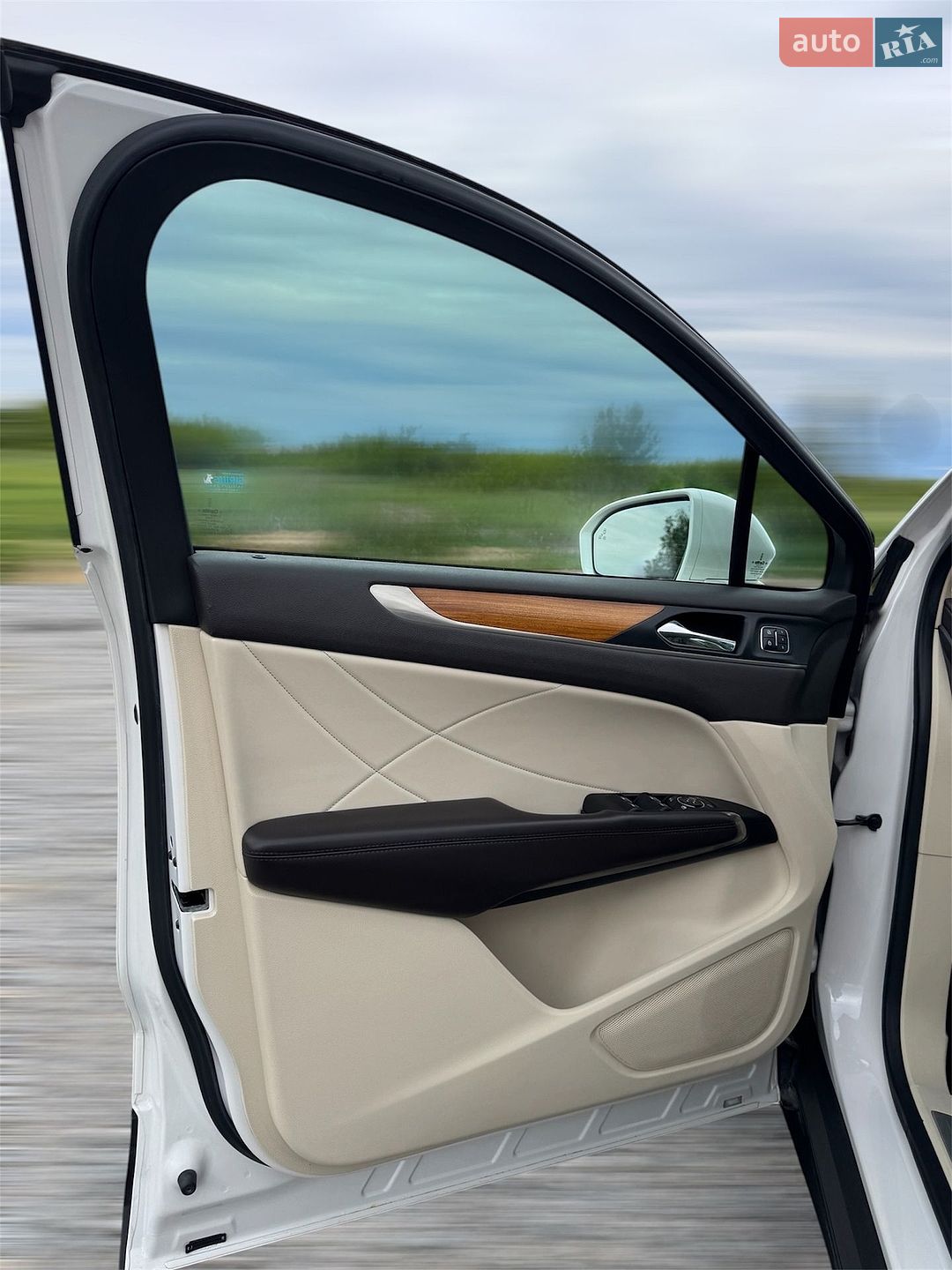 Lincoln MKC 2014 VIN 5LMCJ1A95FUJ26698 фото оголошення 20 з 43