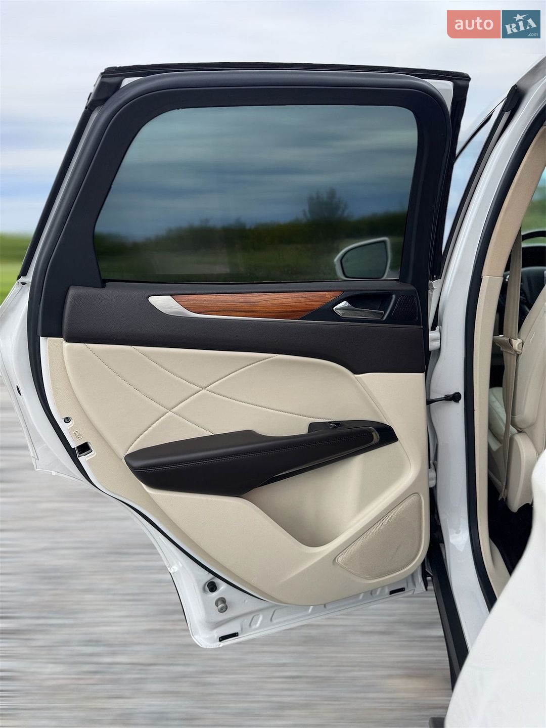 Lincoln MKC 2014 VIN 5LMCJ1A95FUJ26698 фото оголошення 24 з 43