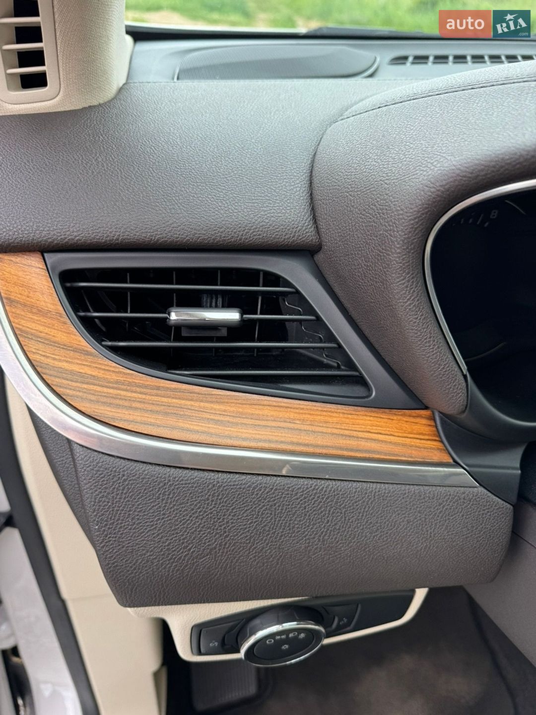 Lincoln MKC 2014 VIN 5LMCJ1A95FUJ26698 фото оголошення 40 з 43