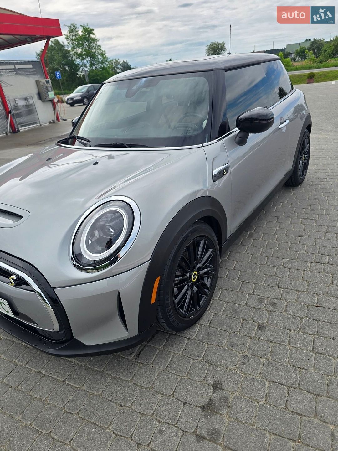 Mini Cooper 2023 VIN WMW13DJ09R2V40611 фото оголошення 4 з 25