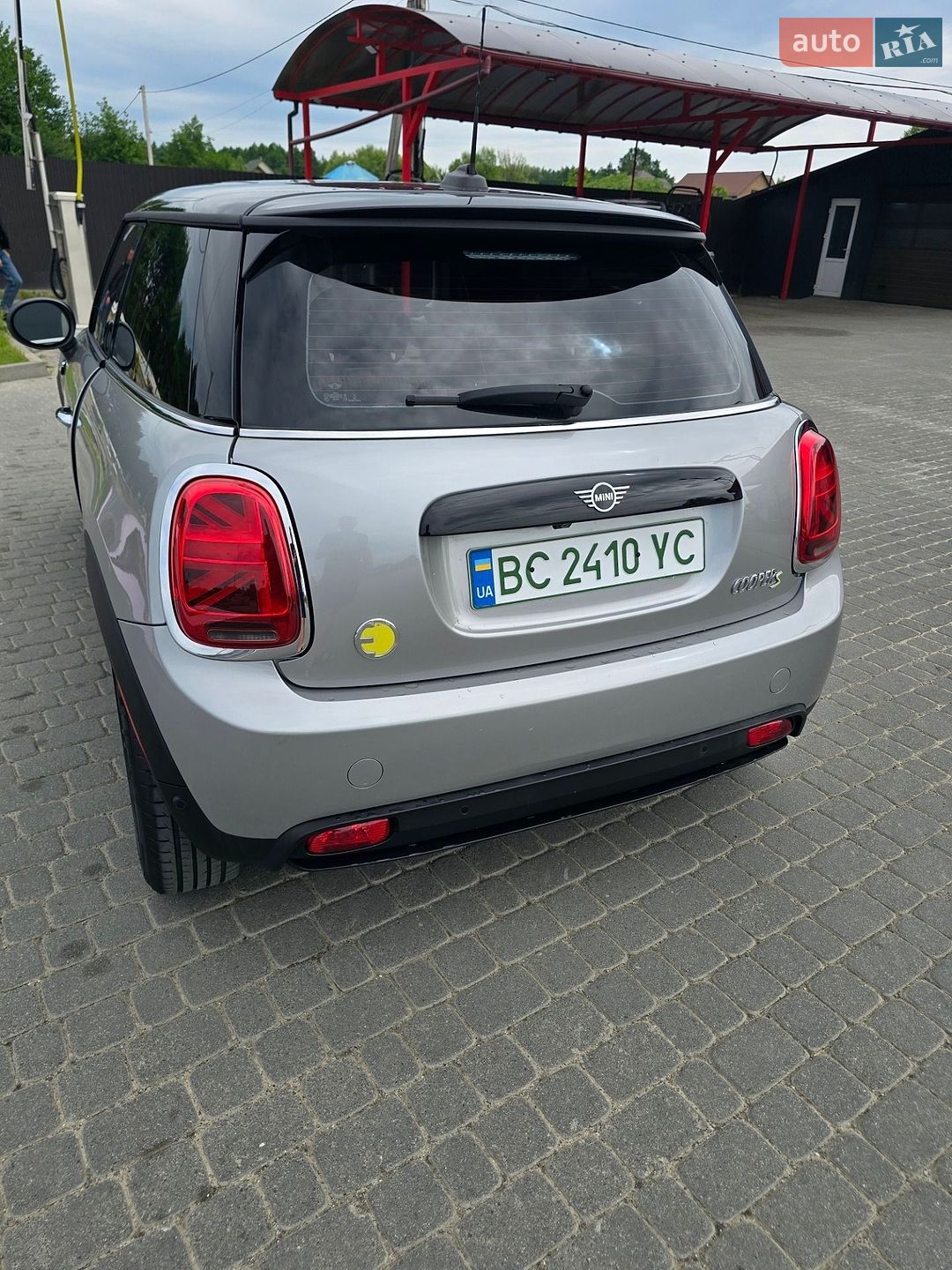 Mini Cooper 2023 VIN WMW13DJ09R2V40611 фото оголошення 2 з 25