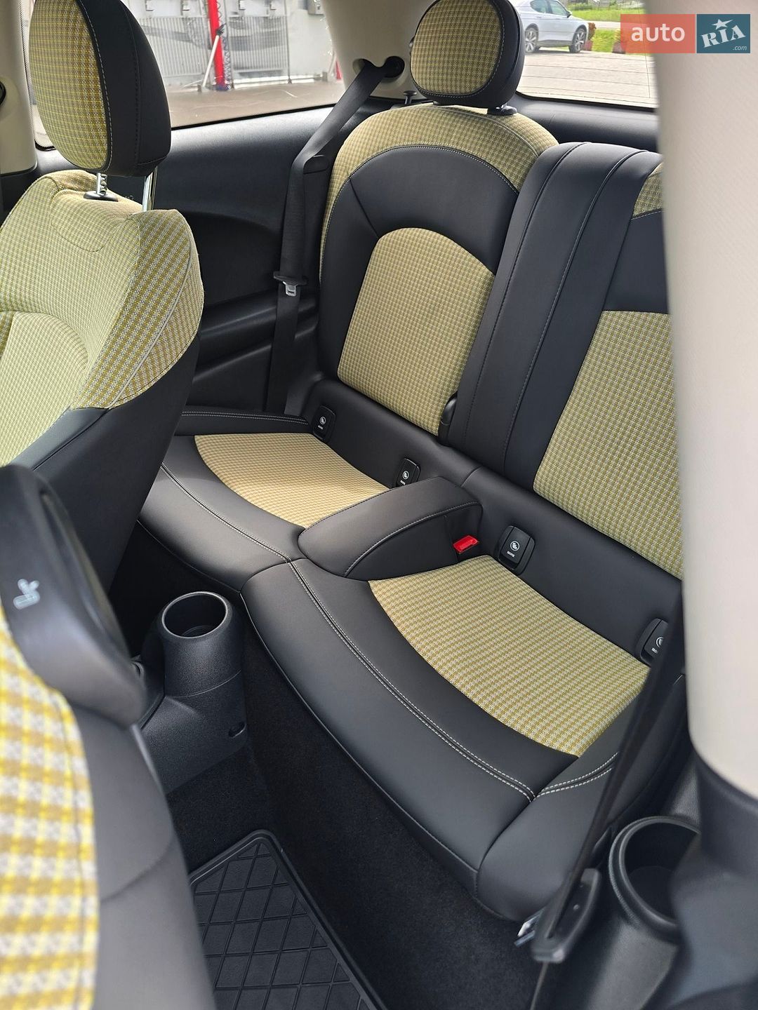 Mini Cooper 2023 VIN WMW13DJ09R2V40611 фото оголошення 9 з 25