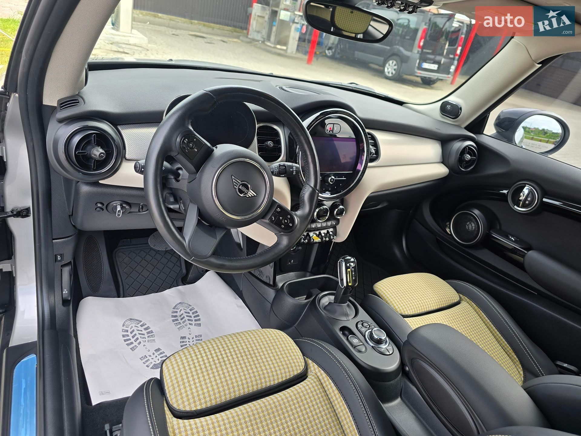 Mini Cooper 2023 VIN WMW13DJ09R2V40611 фото оголошення 14 з 25