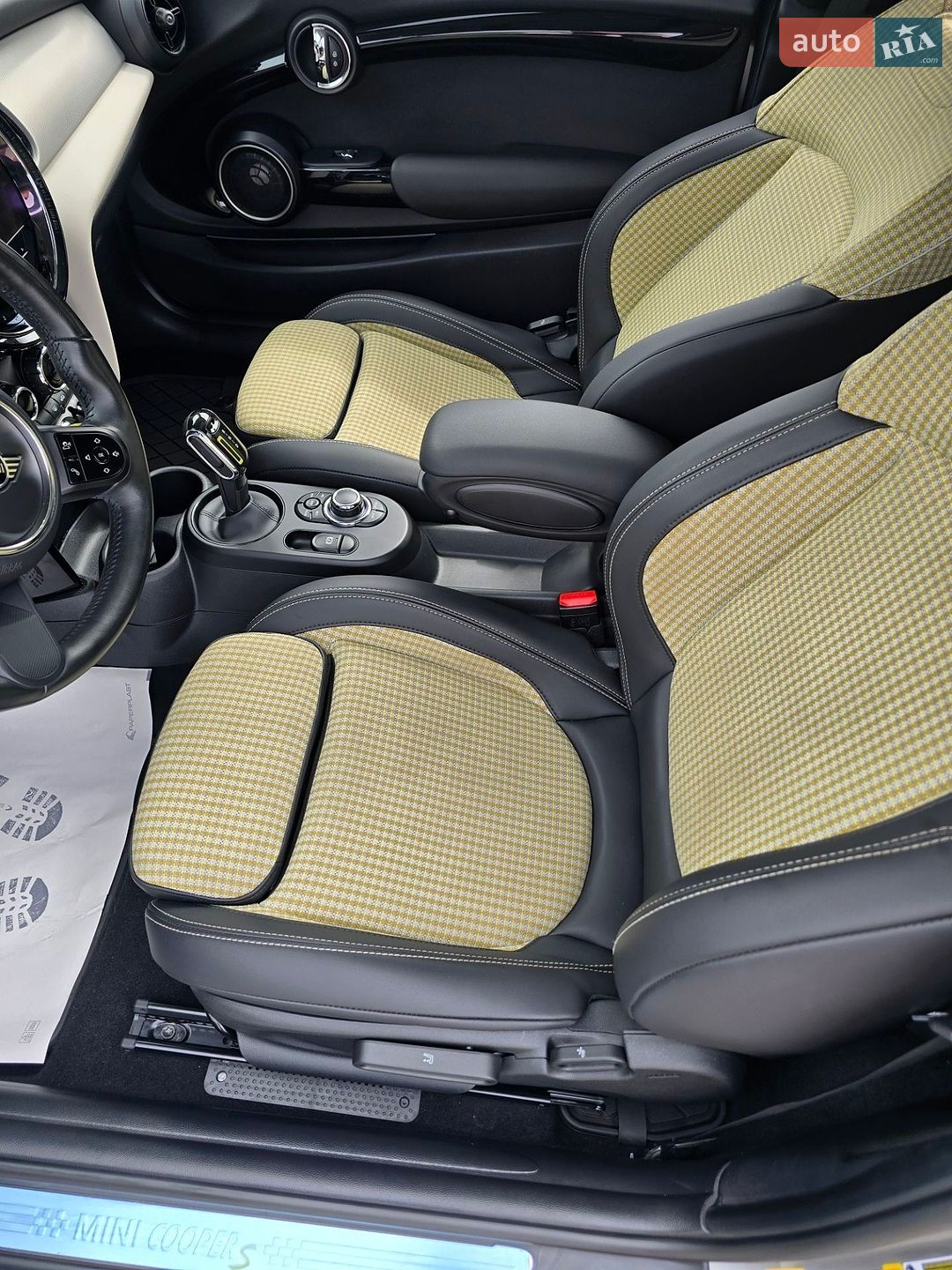 Mini Cooper 2023 VIN WMW13DJ09R2V40611 фото оголошення 13 з 25