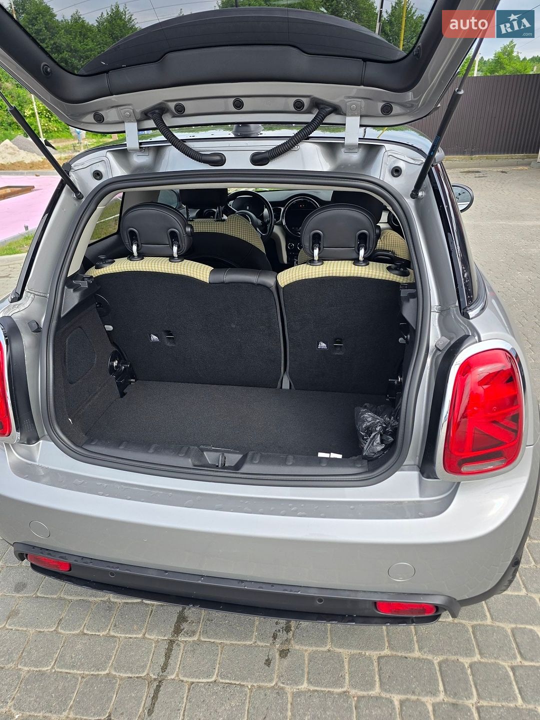 Mini Cooper 2023 VIN WMW13DJ09R2V40611 фото оголошення 16 з 25
