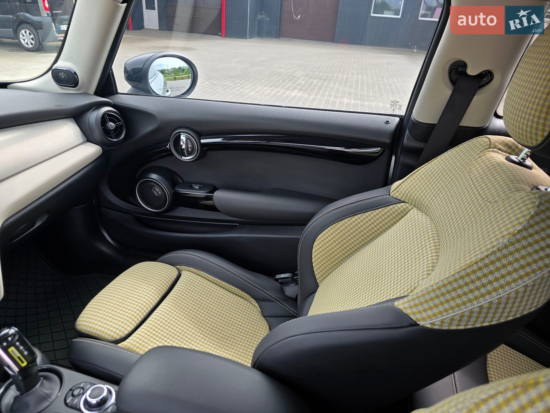 Mini Cooper 2023 VIN WMW13DJ09R2V40611 фото оголошення 20 з 25