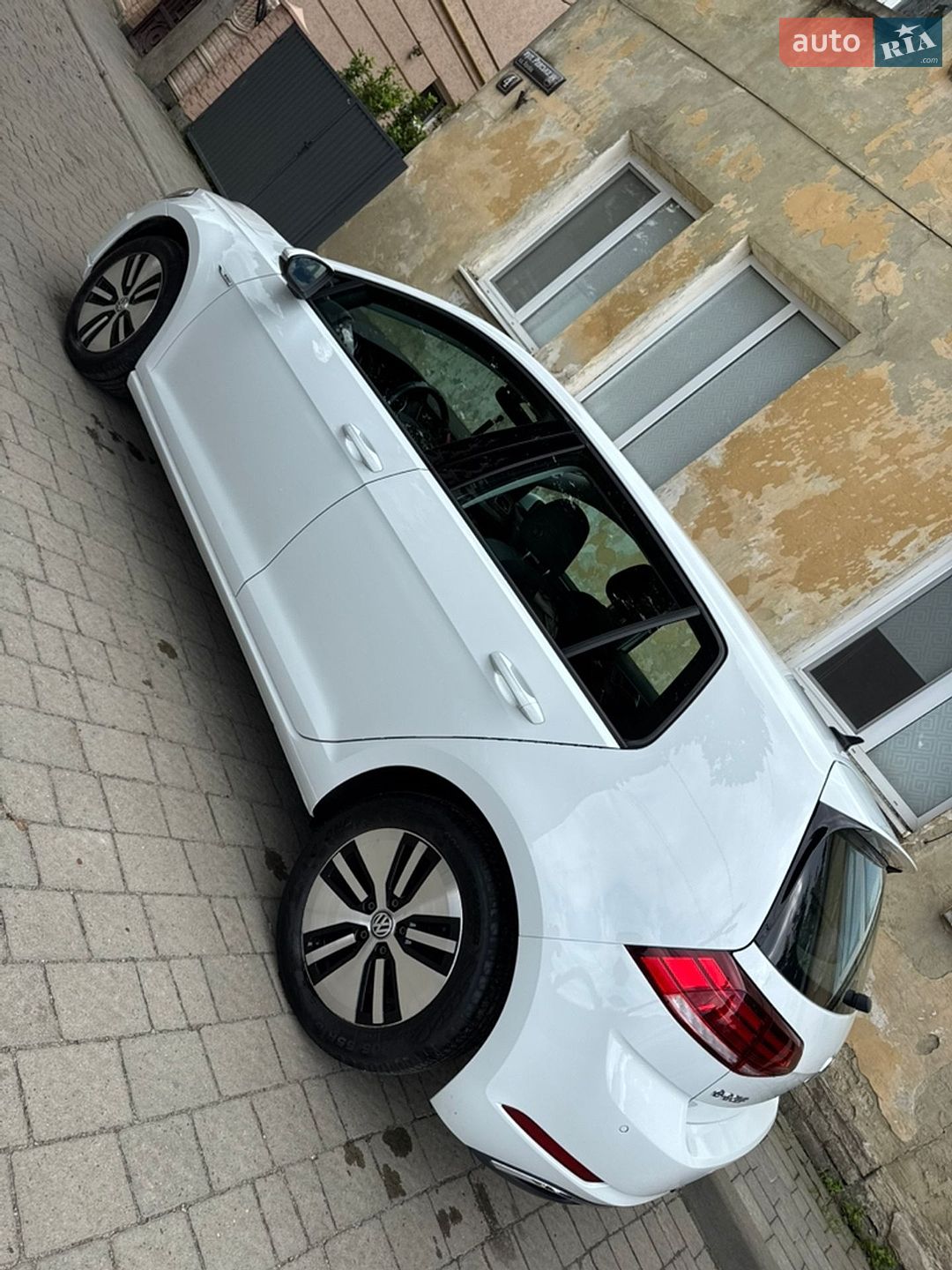 Volkswagen e-Golf 2017 VIN WVWZZZAUZJ8901937 фото оголошення 12 з 26