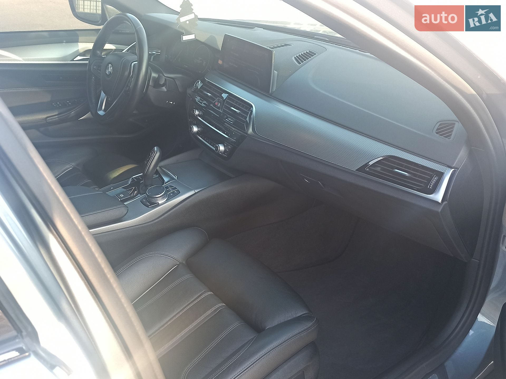 BMW 5 Series 2018 VIN WBAJE7C59KWW10059 фото оголошення 17 з 25