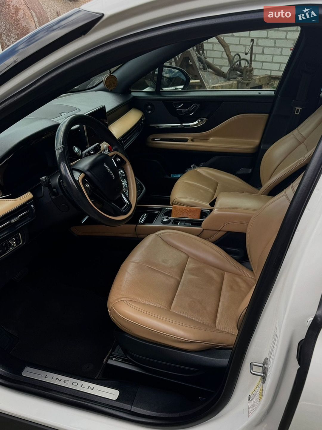Lincoln Corsair 2020 VIN 5LMCJ2C93MUL01918 фото оголошення 2 з 8