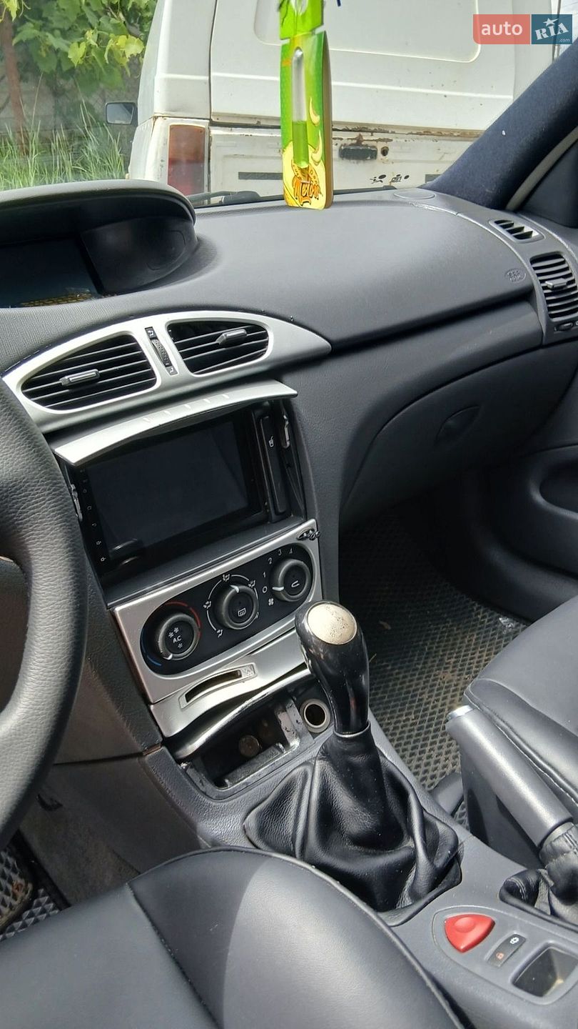 Renault Laguna 2002 VIN VF1KG0J0A27036786 фото оголошення 2 з 4