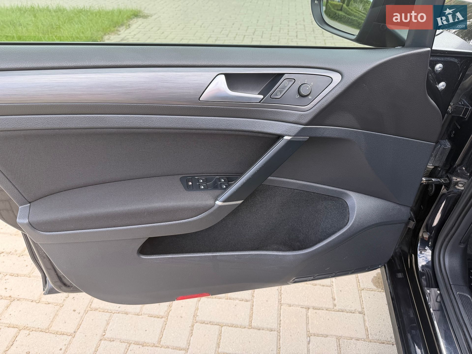 Volkswagen e-Golf 2017 VIN WVWZZZAUZJ8902227 фото оголошення 26 з 59