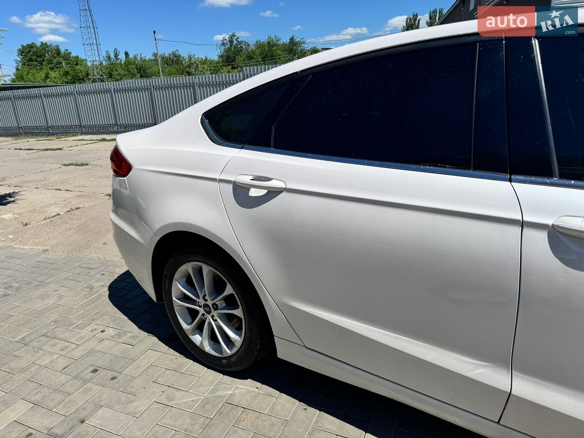 Ford Fusion 2019 VIN 3FA6P0LU3KR188610 фото оголошення 16 з 32