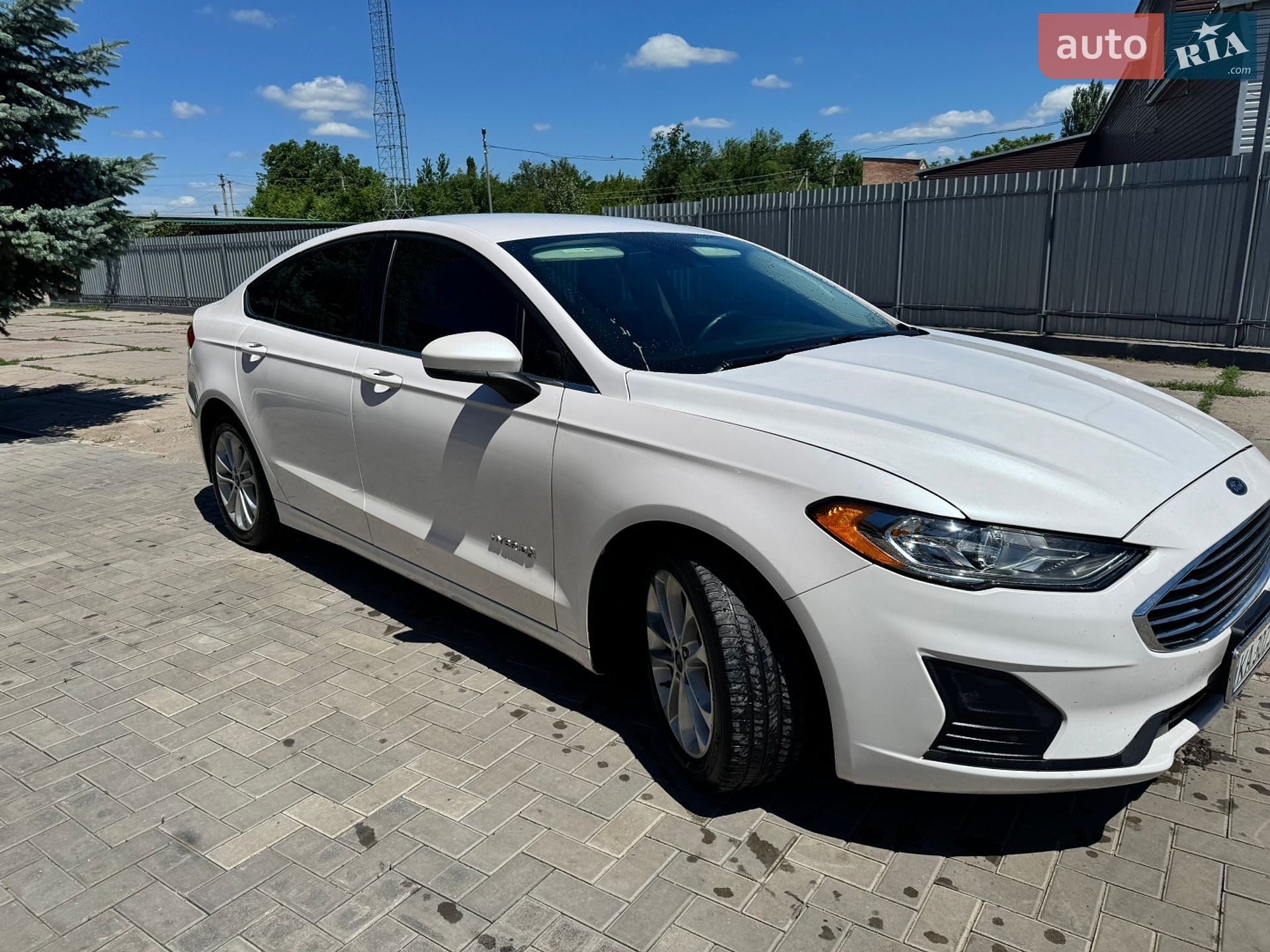 Ford Fusion 2019 VIN 3FA6P0LU3KR188610 фото оголошення 4 з 32