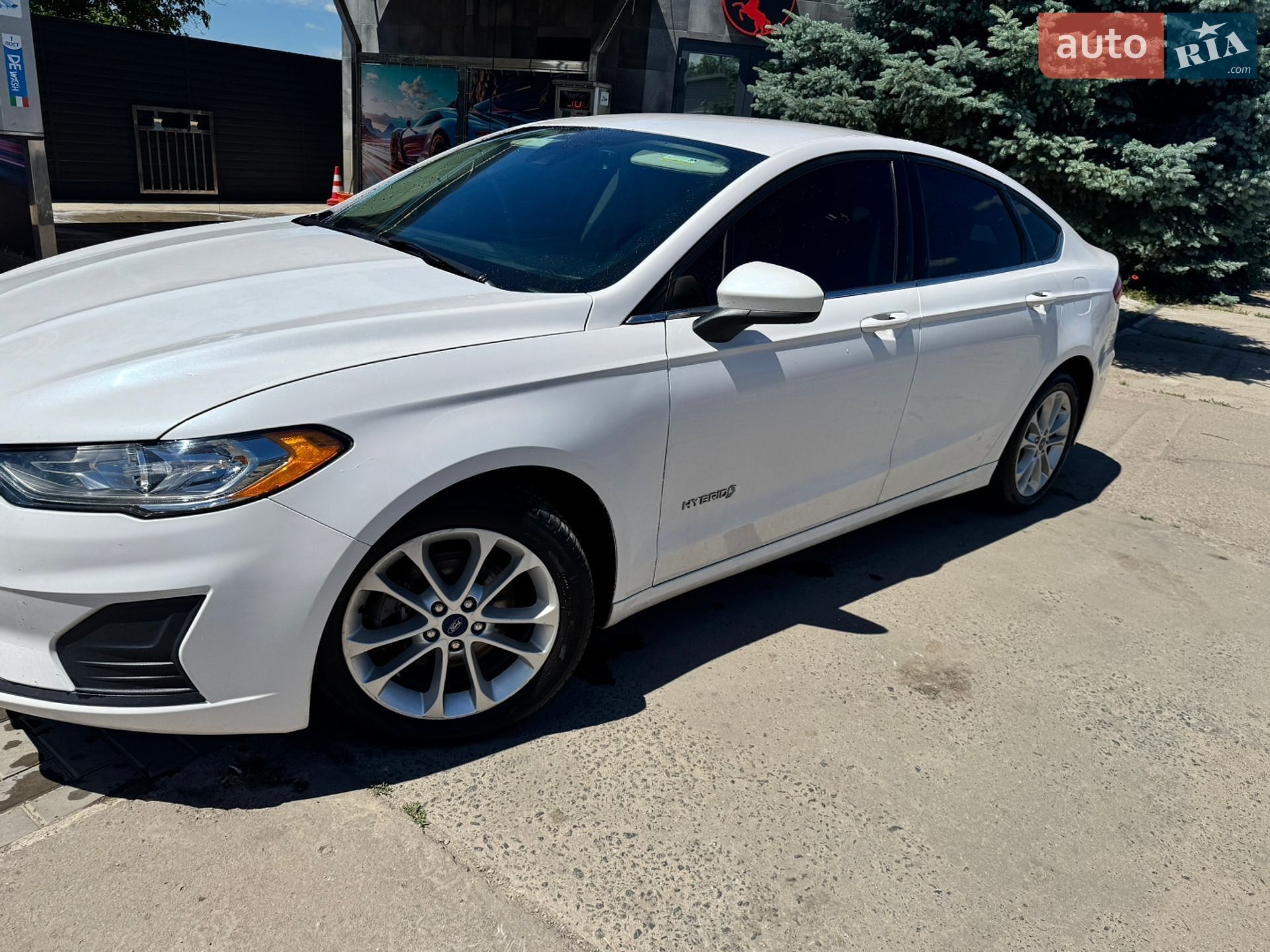 Ford Fusion 2019 VIN 3FA6P0LU3KR188610 фото оголошення 19 з 32