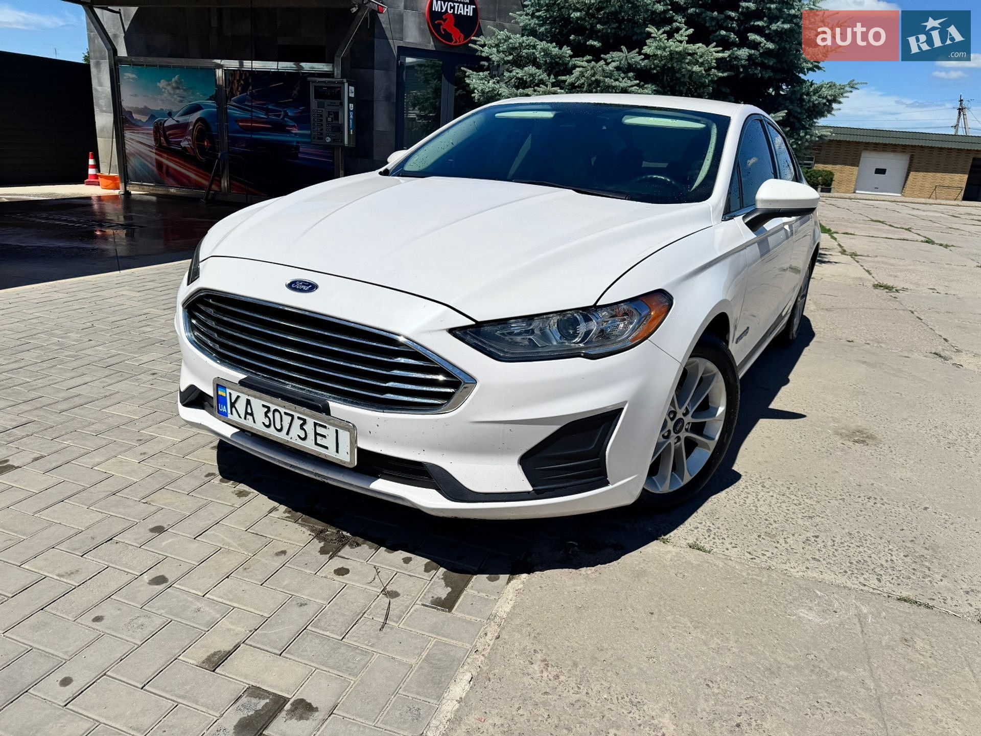 Ford Fusion 2019 VIN 3FA6P0LU3KR188610 фото оголошення 5 з 32
